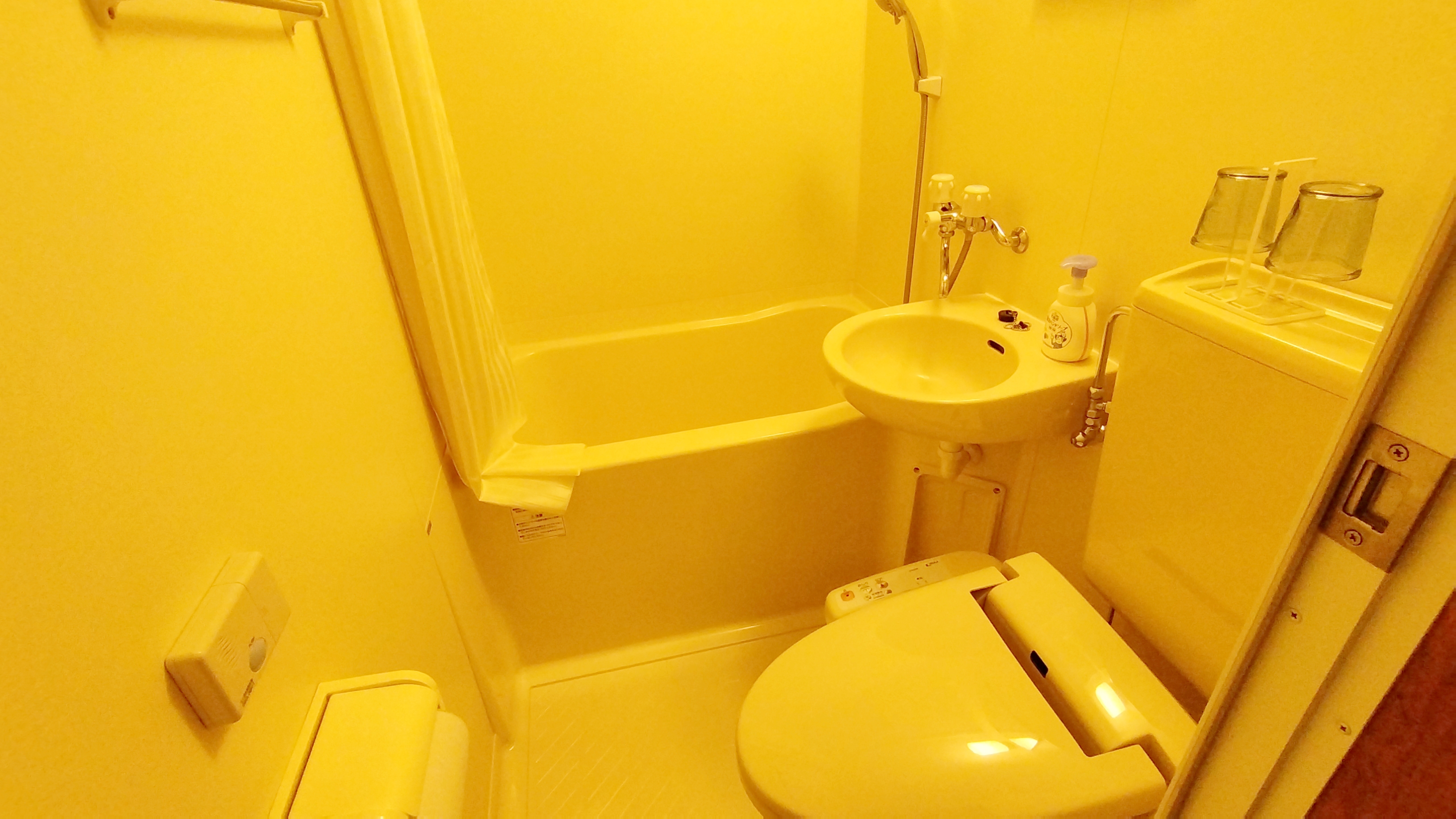 「全室ユニットバス付」　「ウォシュレット完備」　です