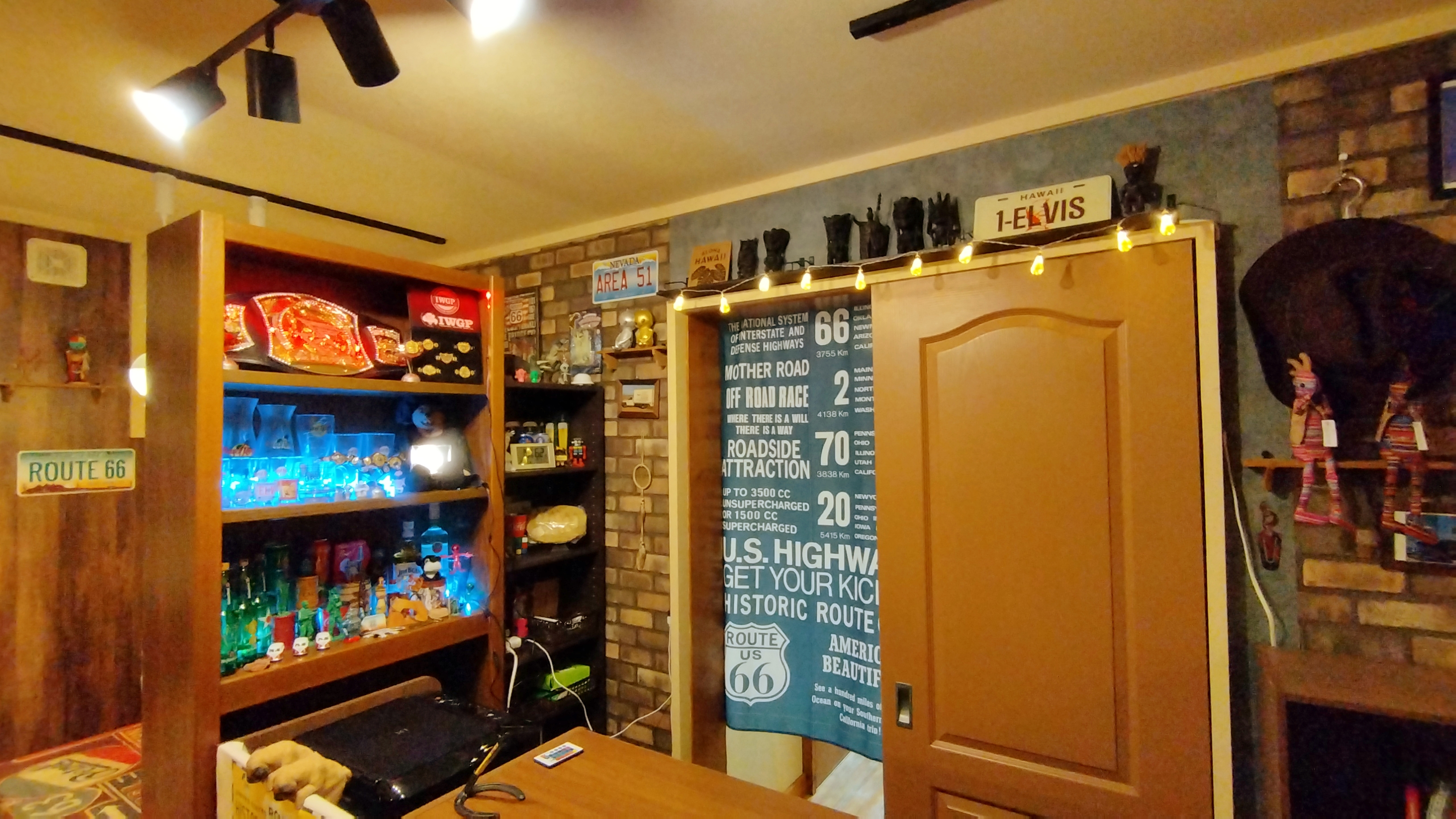 ★　TEXAS  BRONCO　★【　フロント・ショップ・ラウンジ　】　８：００～２２：００