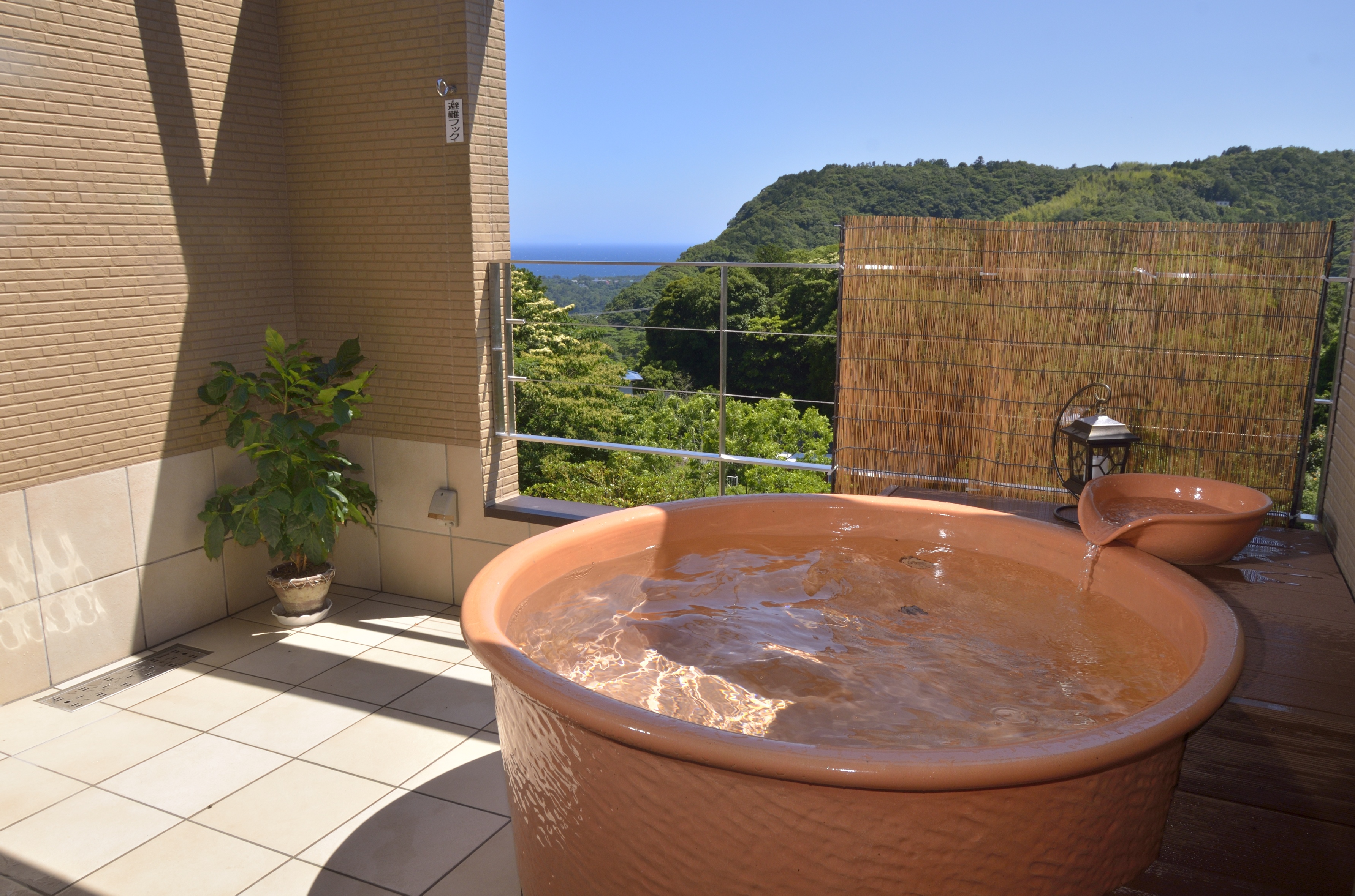 【　客室露天風呂　】　客室２０２　※イメージ