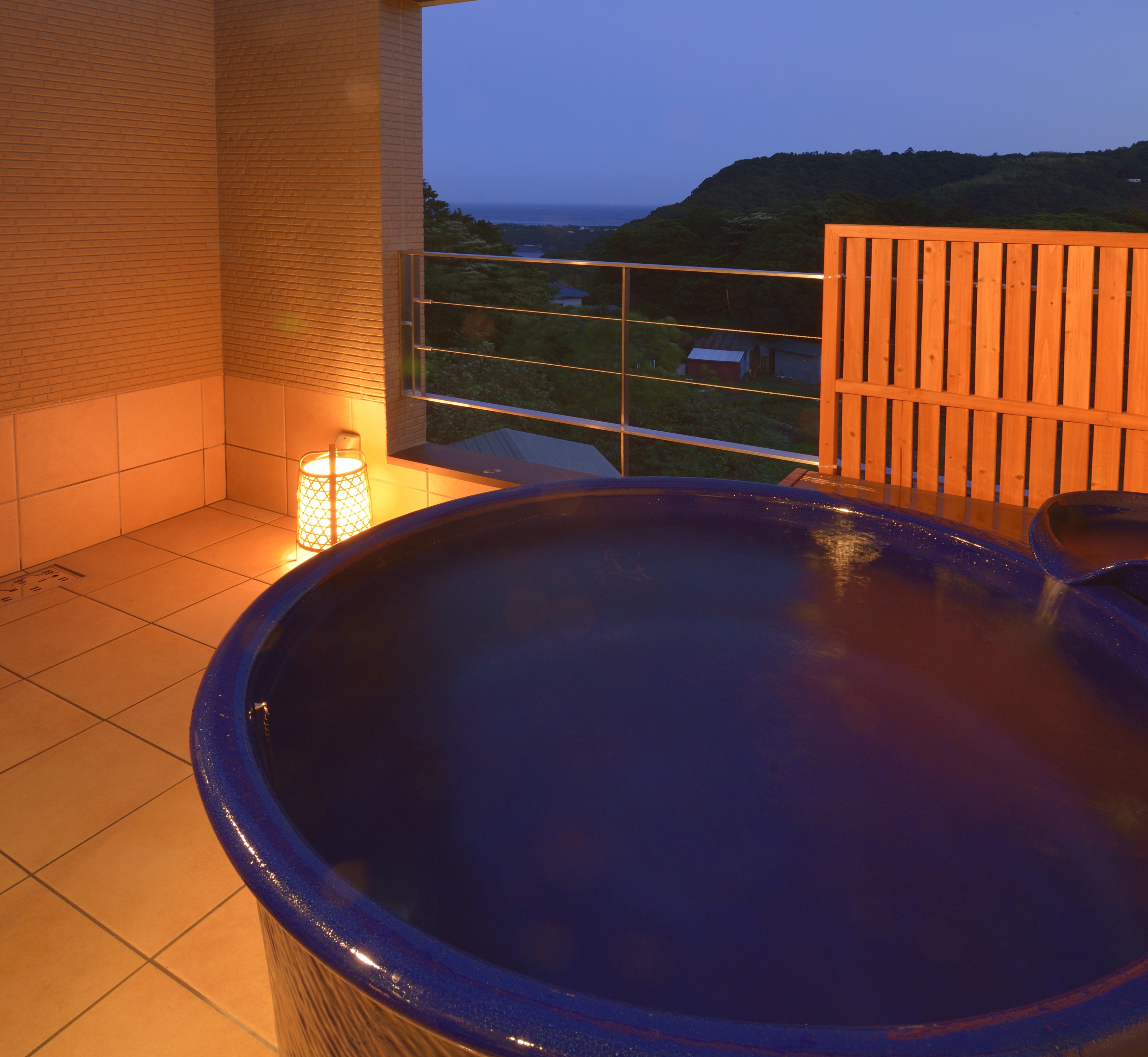 【　客室露天風呂　】　客室２０１