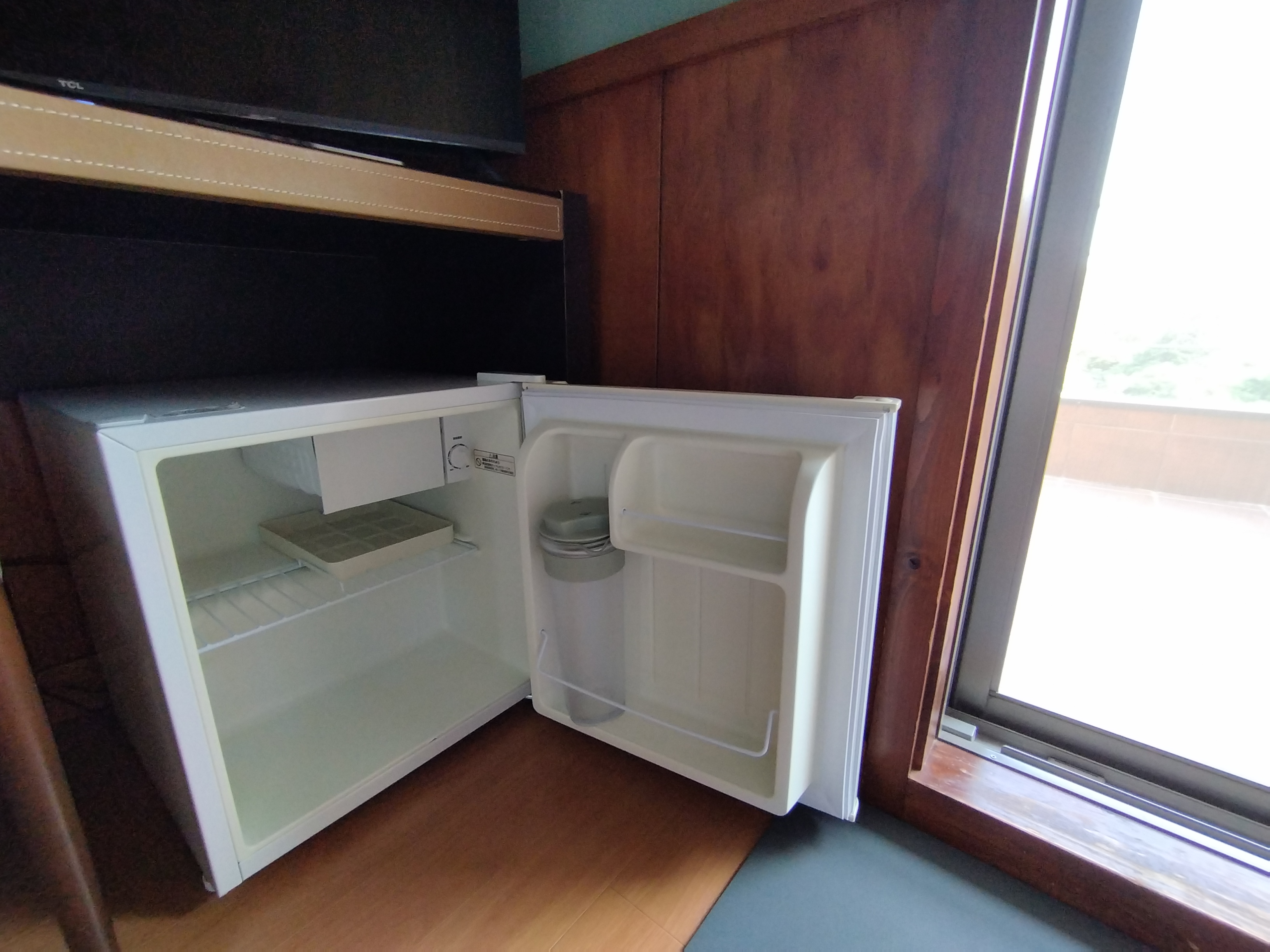 【客室設備】　冷蔵庫