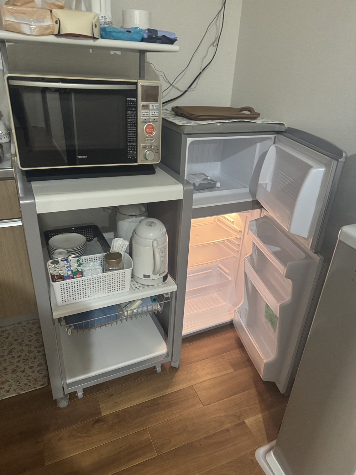 ★格安★【２人旅応援】シングルベッドの隣に布団だけの素泊まりプラン☆2人目の寝間着、タオルなし