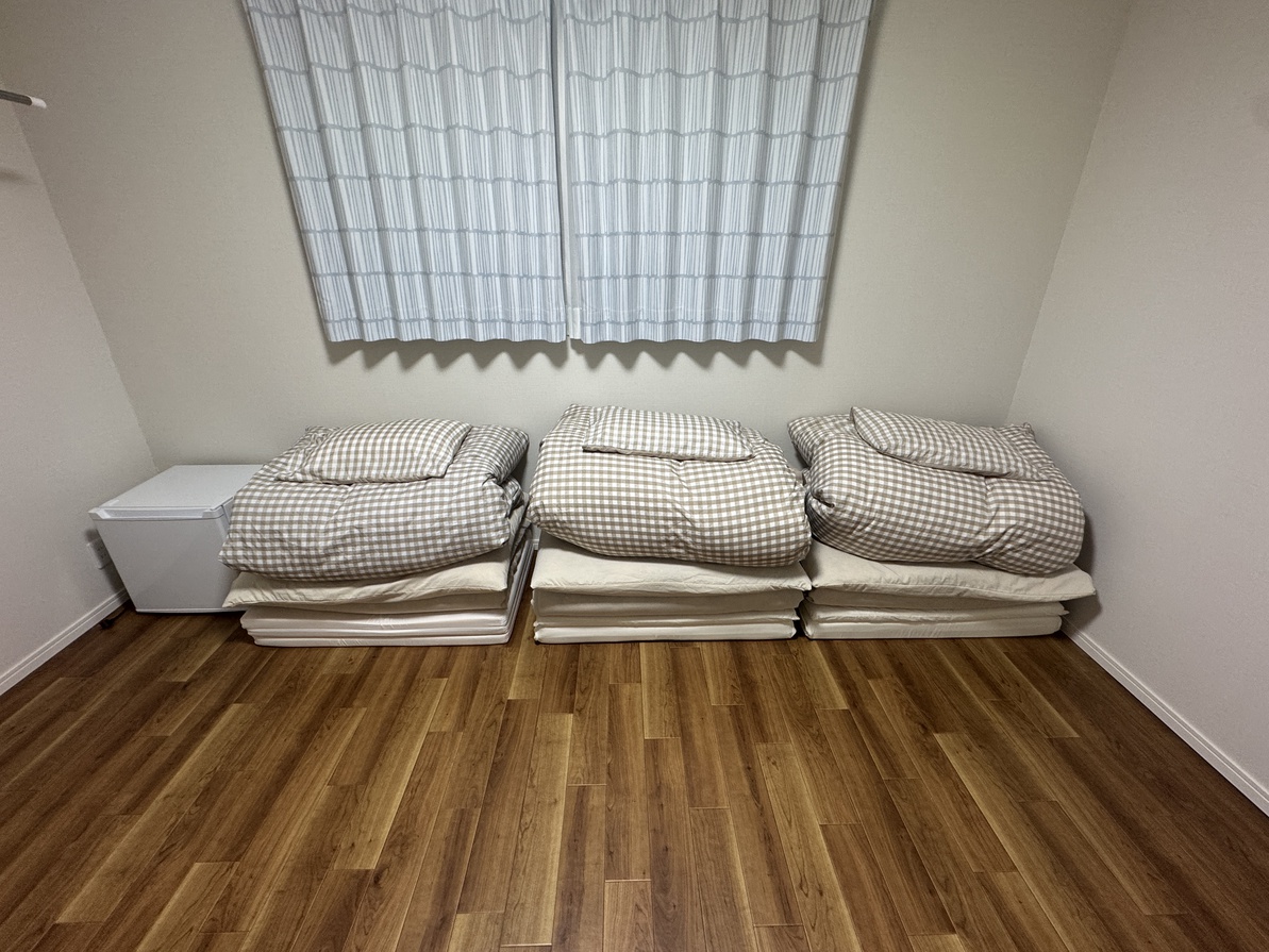 【ファミリー旅応援】トリプルルームプランお布団３組☆トイレ・シャワー共同☆自炊可☆コンビニ徒歩１分