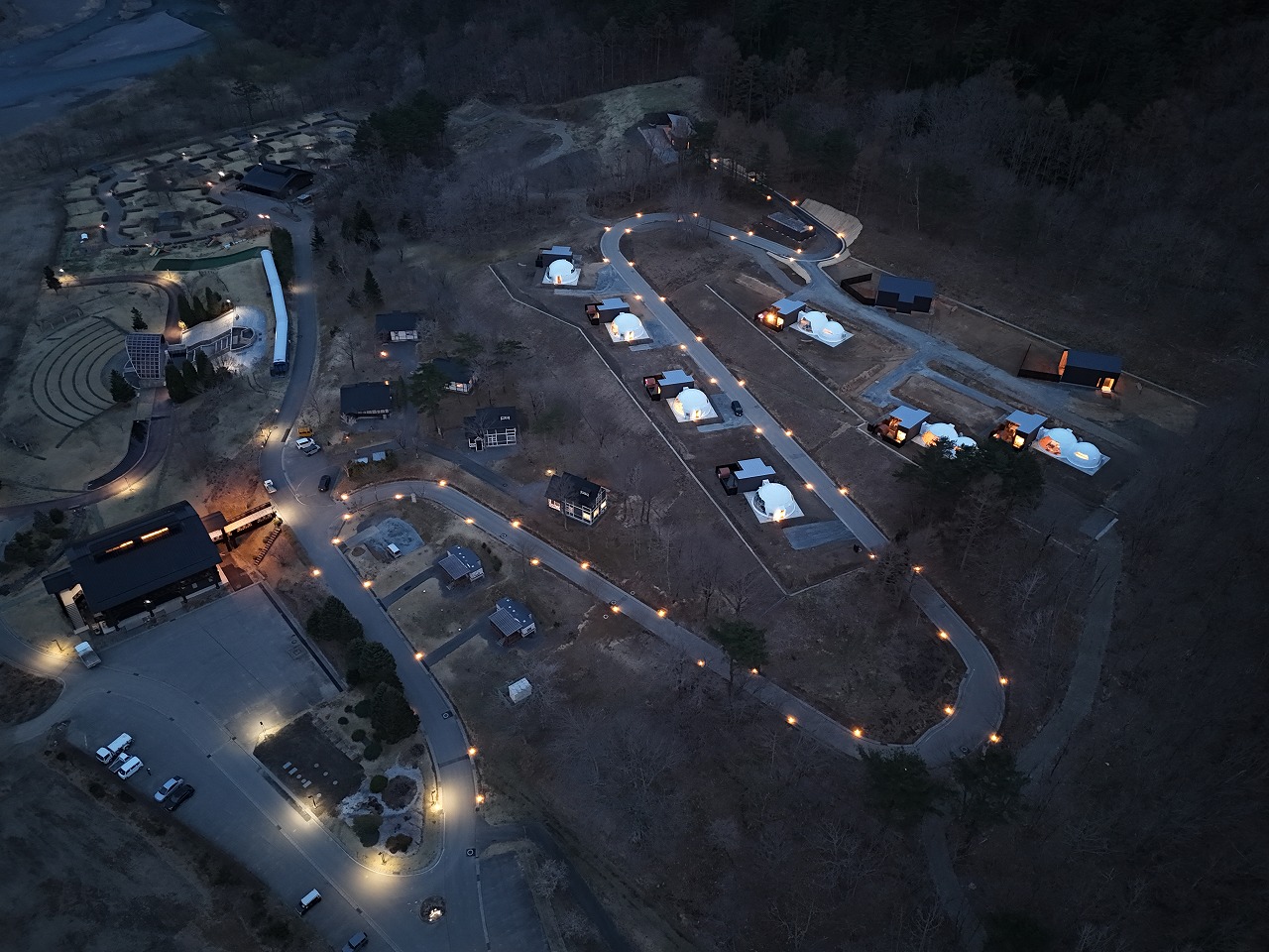 施設全景（夜）