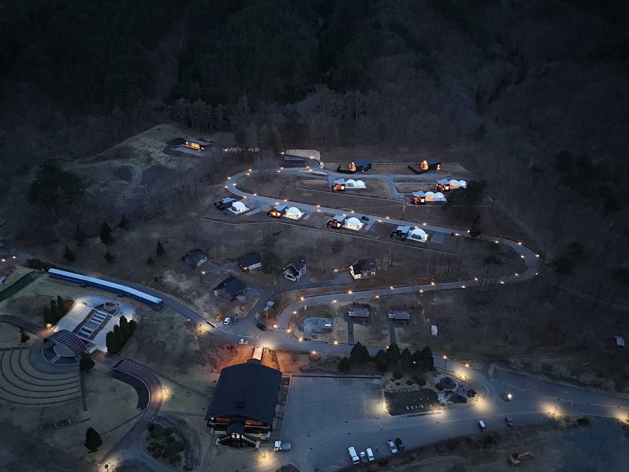 施設全景（夜）