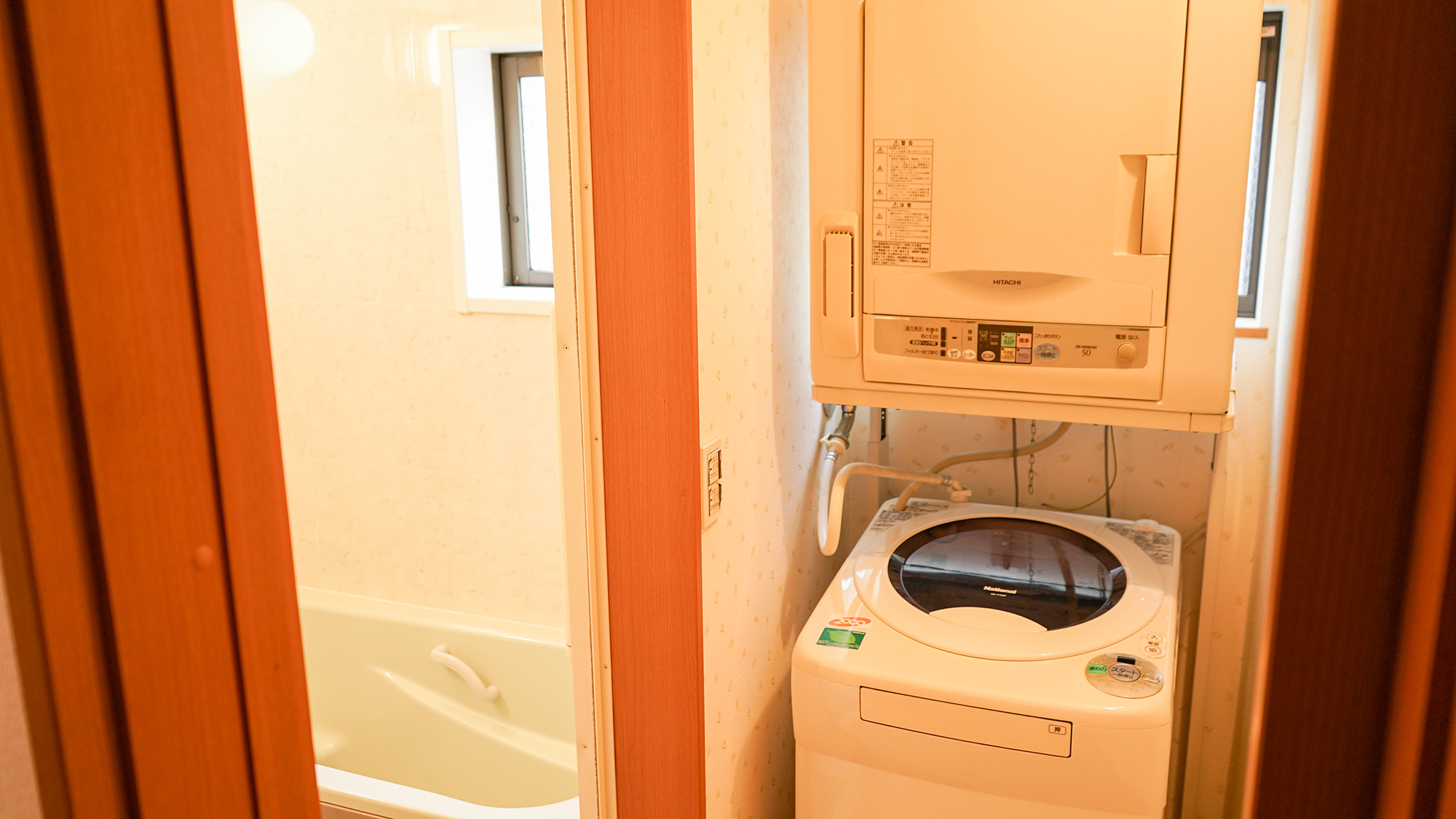 ・【共用洗濯機】長期滞在に嬉しい、洗剤付の洗濯機を完備。暮らすように滞在できます