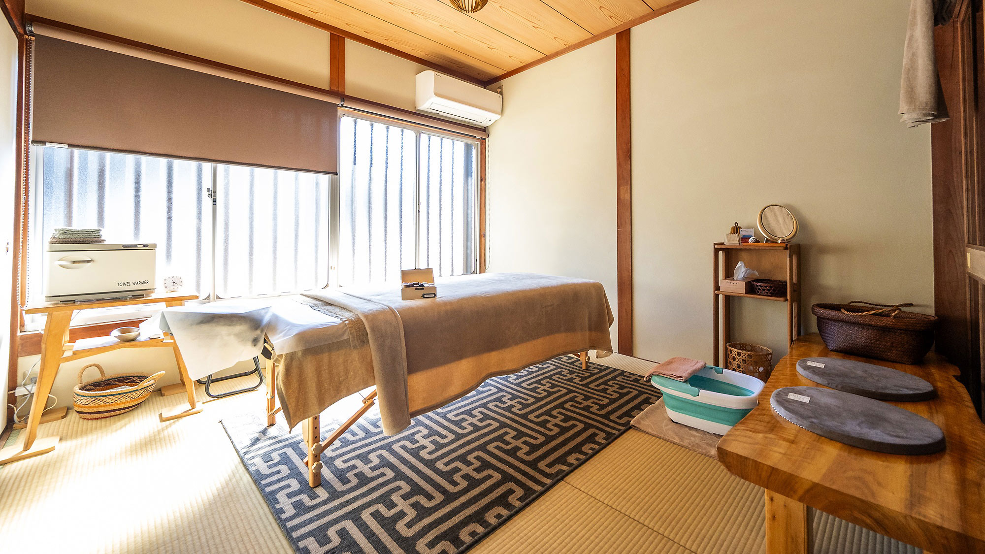 ・【アロマトリートメント】最大3名様まで。ご家族やご友人とご一緒に施術を受けられます