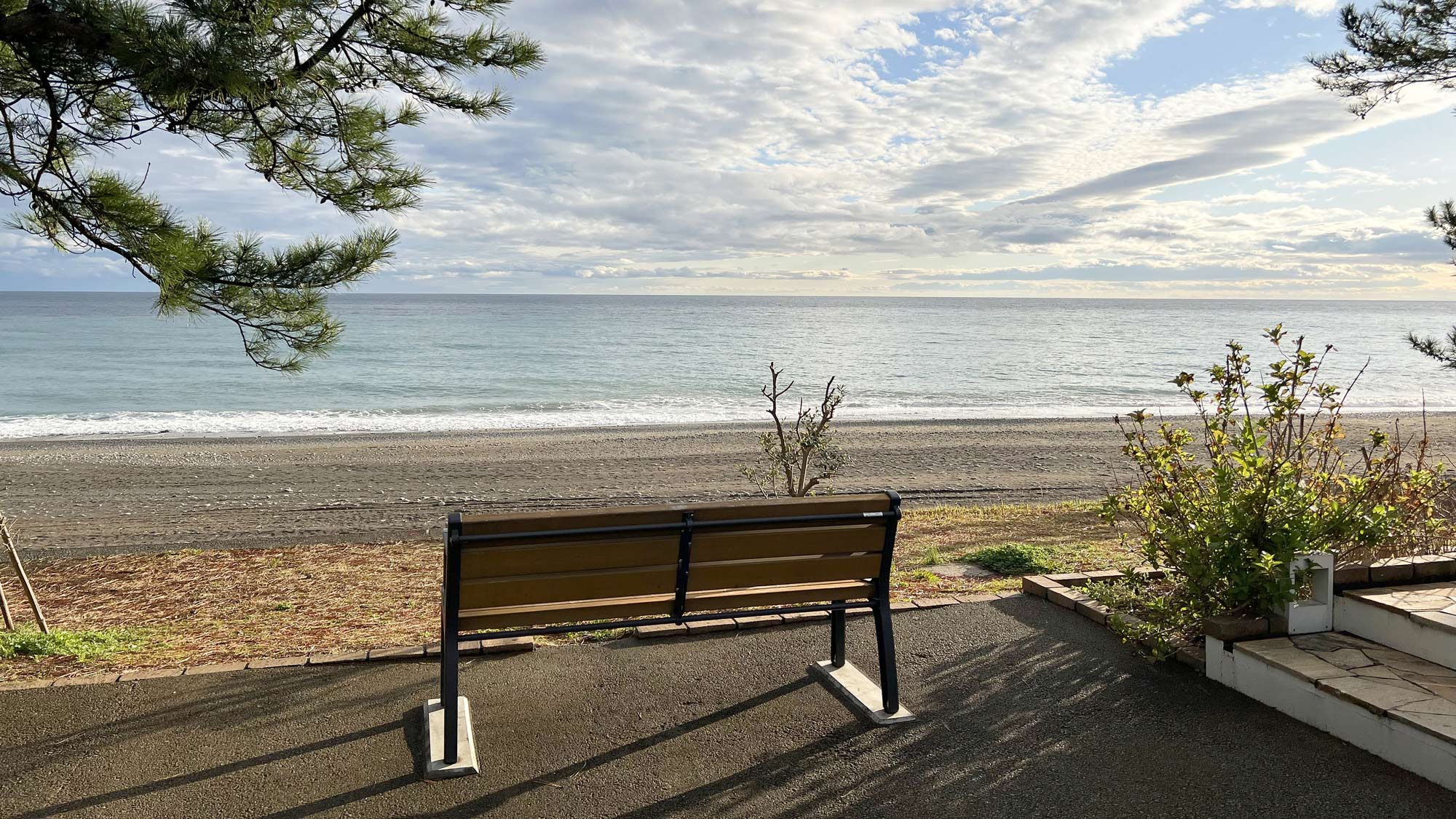 ・【ビーチ】どこまでも続く水平線。心に深い感動と安らぎが広がります