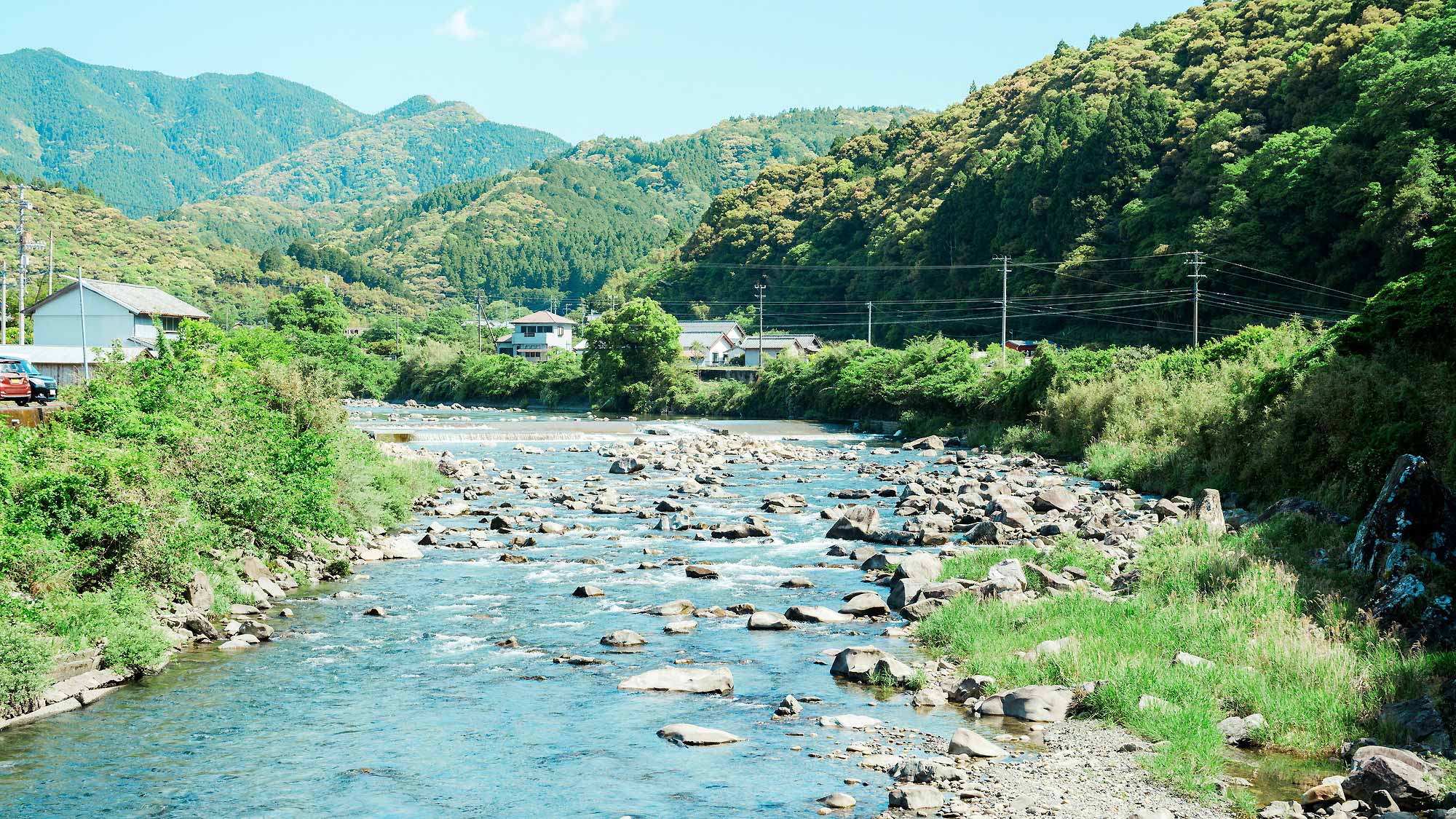 ・【周辺/安田川】懐かしい日本の山里の原風景。四季折々の景色をお楽しみください