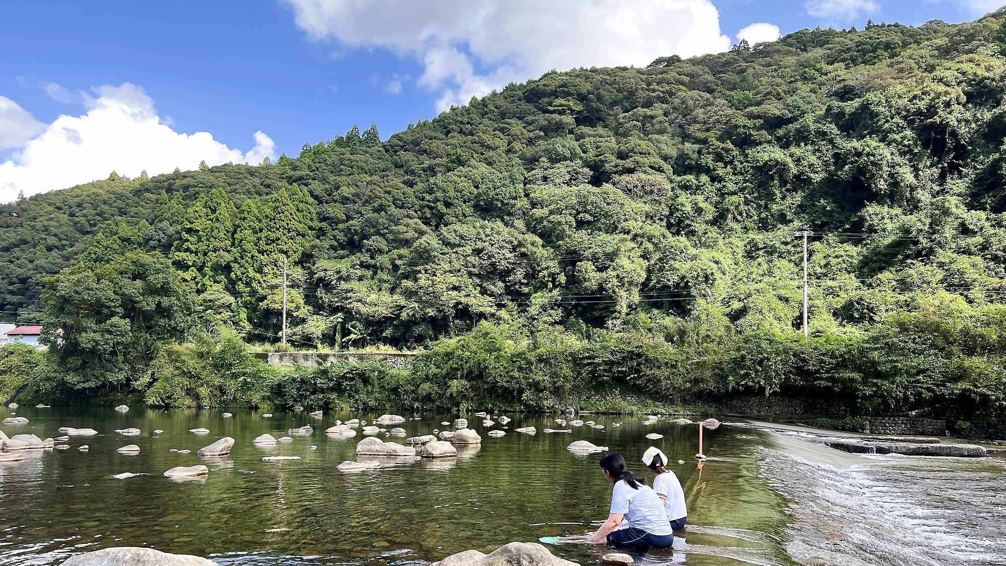 ・【周辺/安田川】サウナの後は『天然の水風呂』に浸かり、至福のととのい時間をお愉しみください