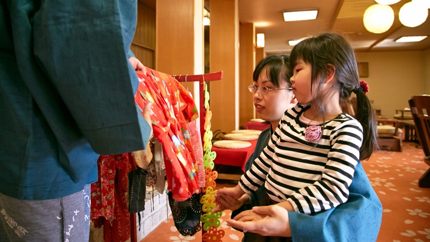 小学生以下のお子様に『じんべえ』を無料貸し出しさせて頂きます♪