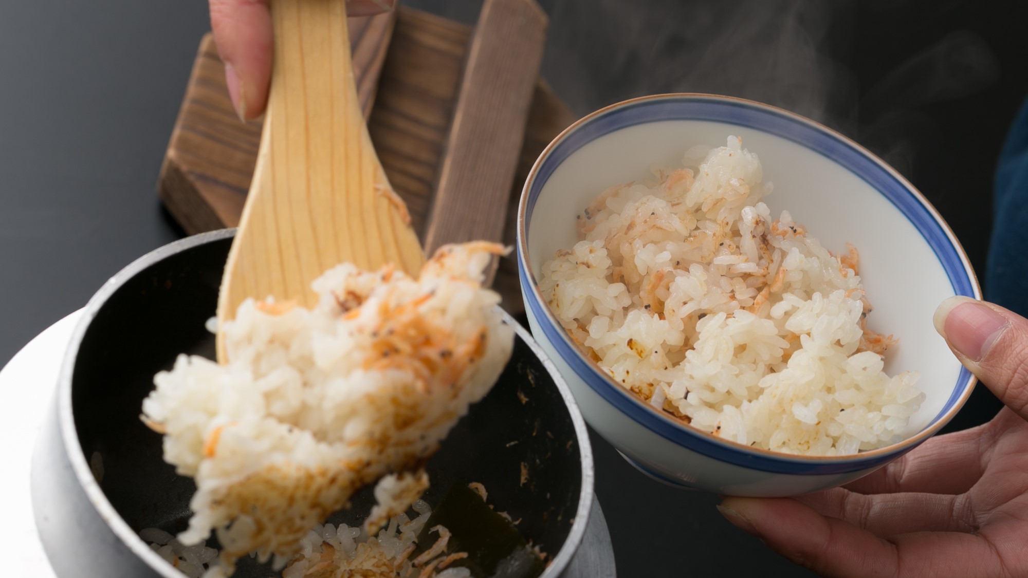 ふっくらと炊きあがるアミの釜飯はほのかな塩味と甲殻類のもつ旨味でやさしい口当たりです。