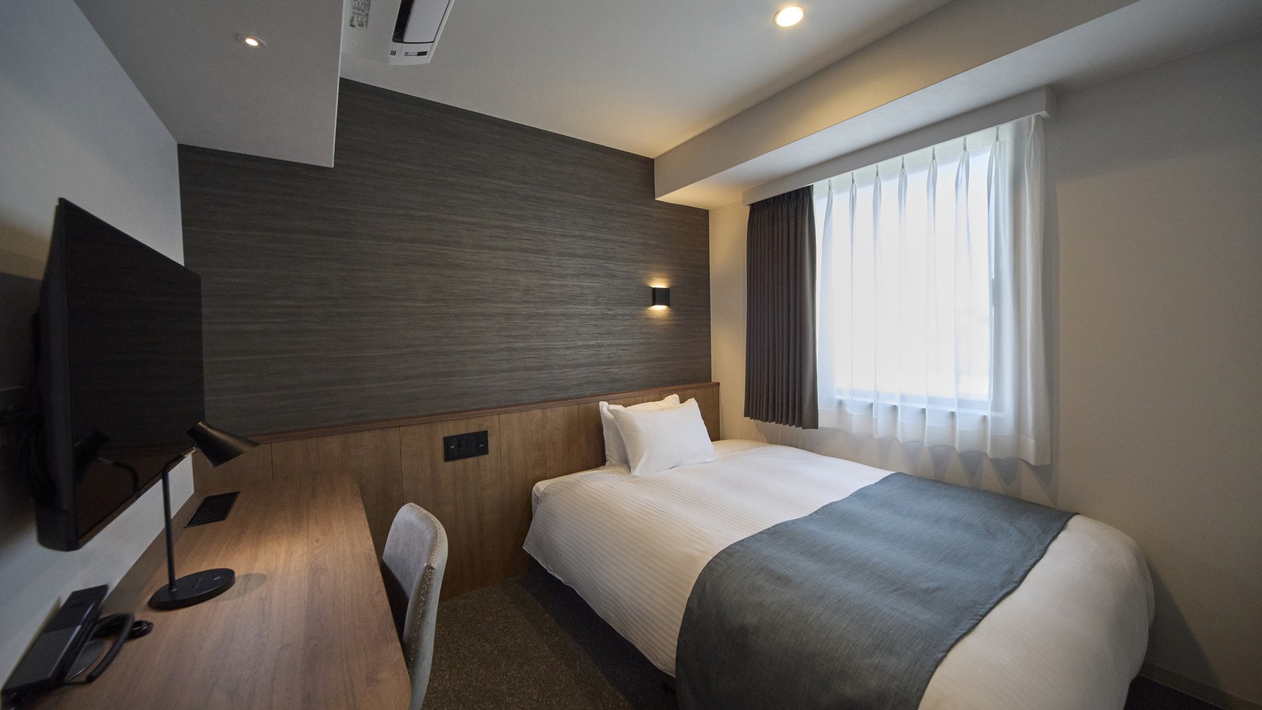 ◇禁煙◇セミダブルルーム｜13㎡｜シモンズ製ベッド幅120㎝