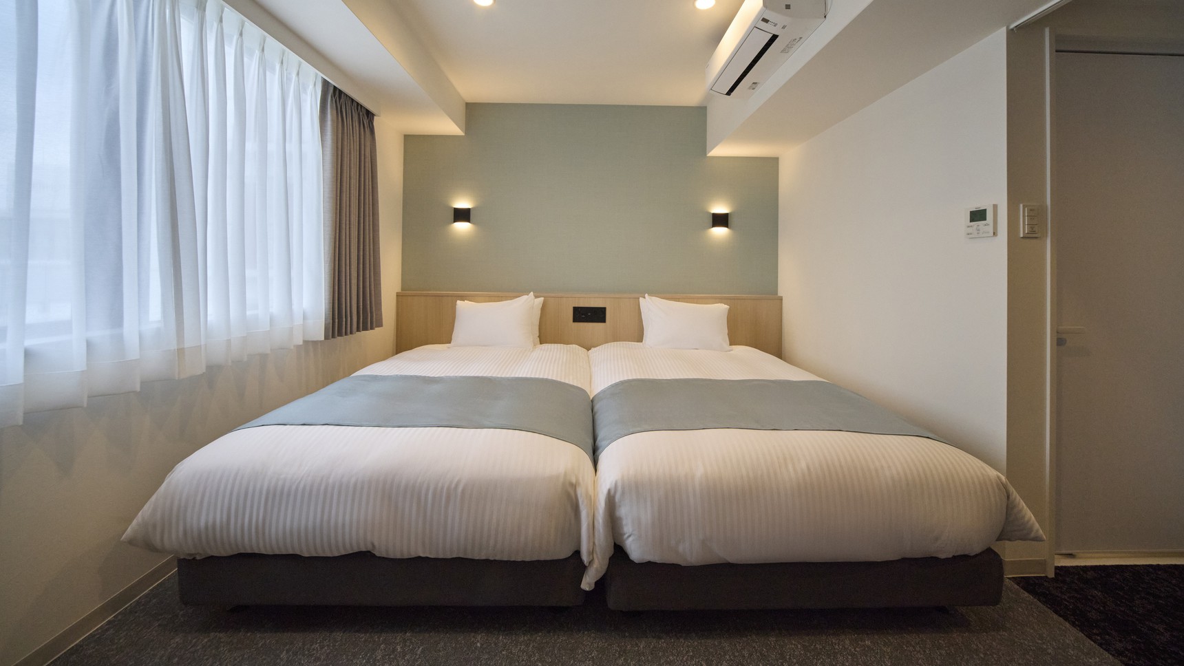 ◇禁煙◇ハリウッドツインルーム|20㎡|シモンズ製ベッド幅120㎝×2台引っ付けて設置