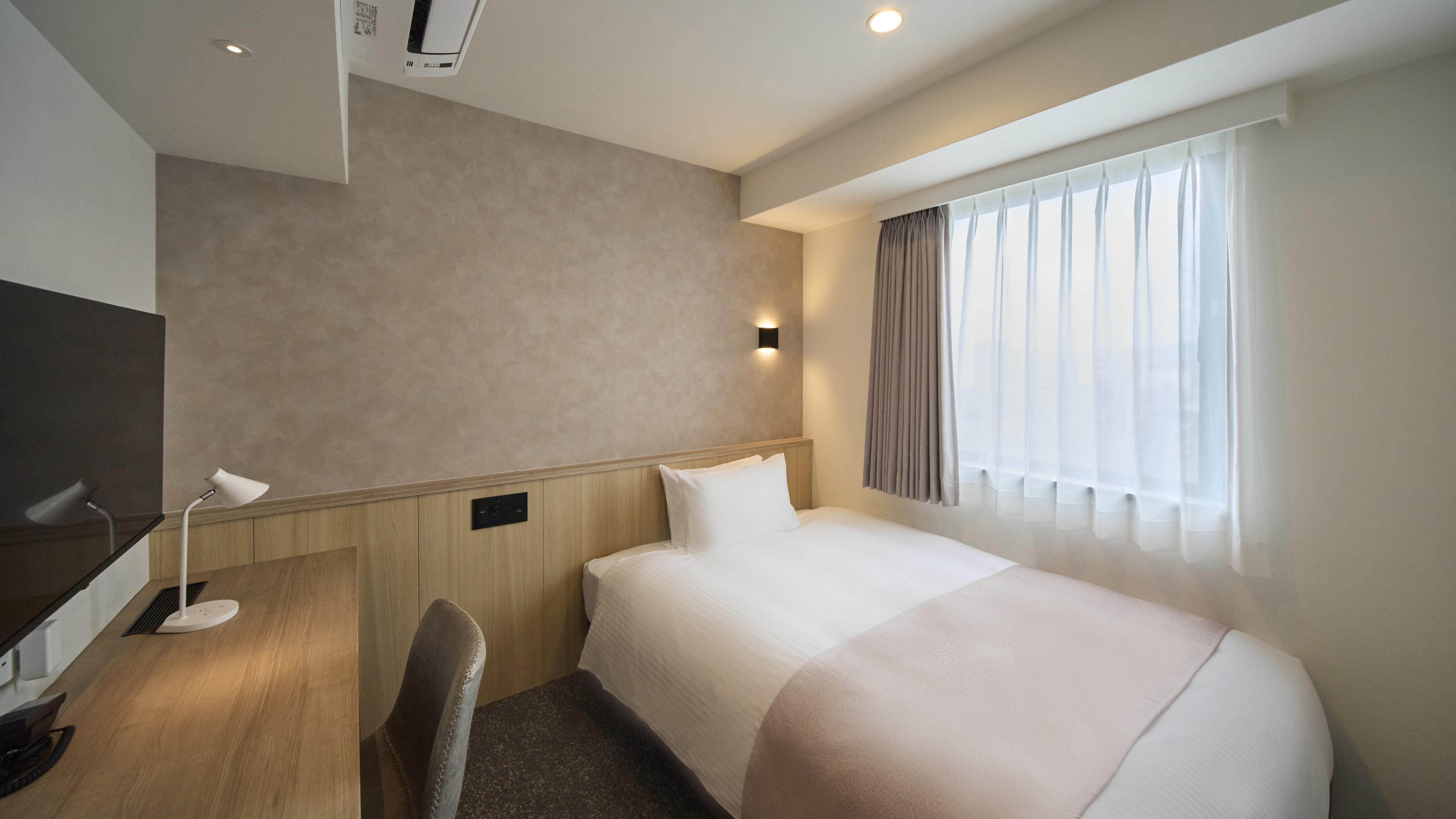 ◇禁煙◇レディースダブルルーム｜13㎡｜シモンズ製ベッド幅140㎝