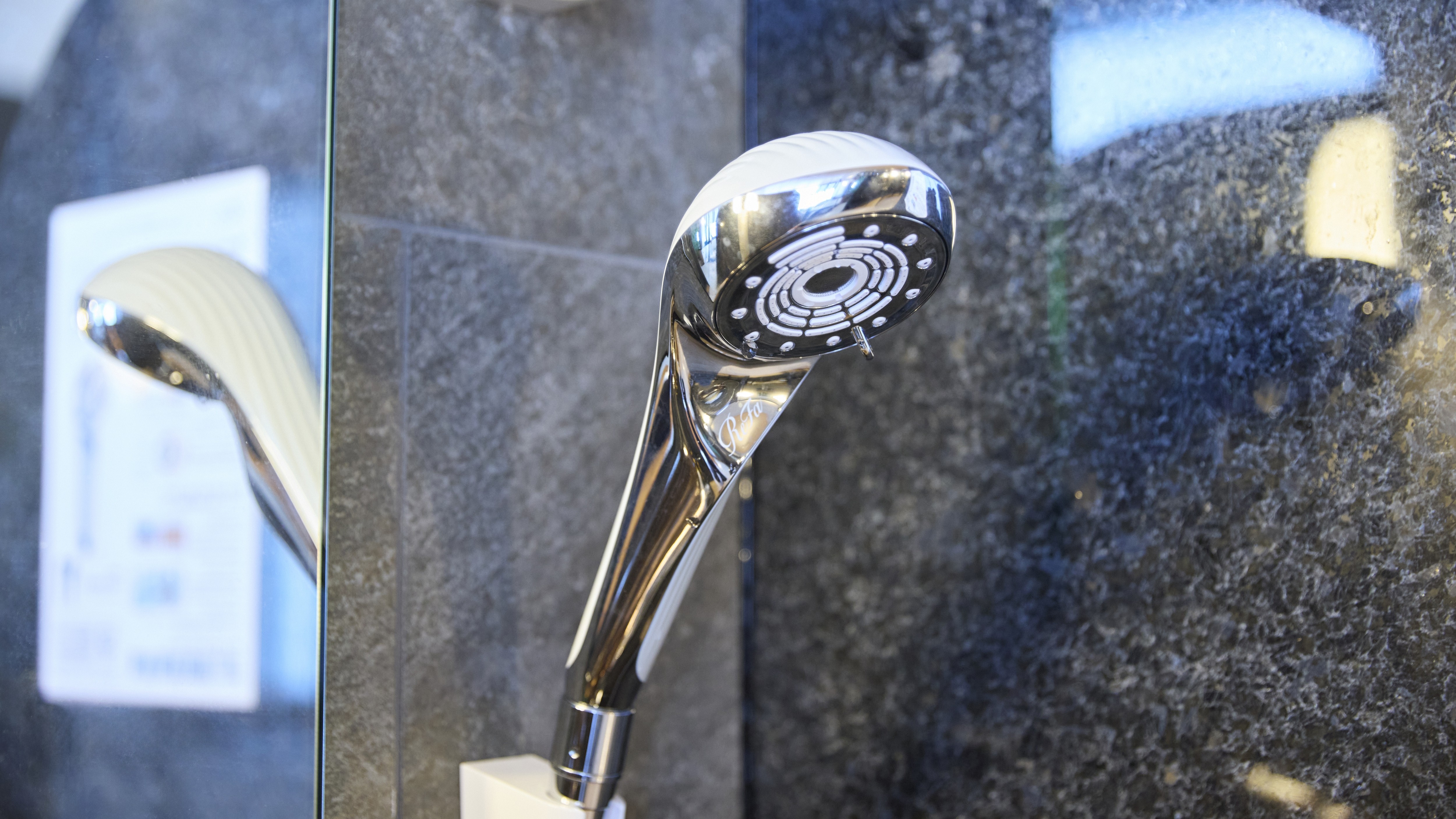 Refaシャワーヘッド