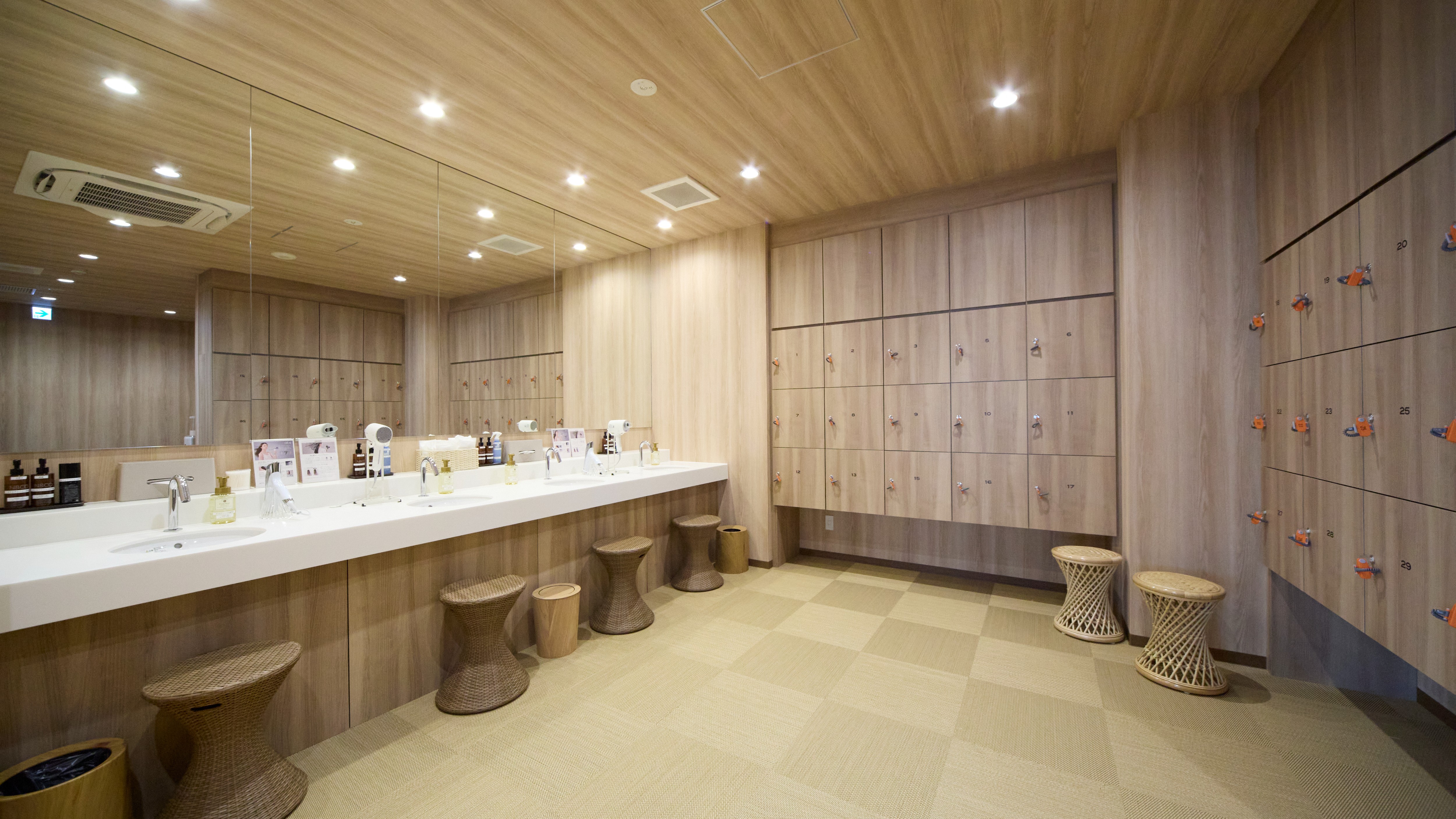 脱衣室【男湯】