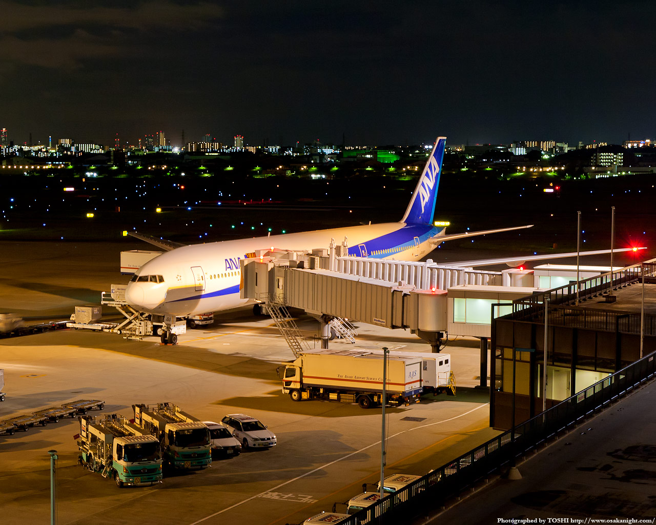 大阪国際空港（伊丹空港）まで大阪モノレールで直結！