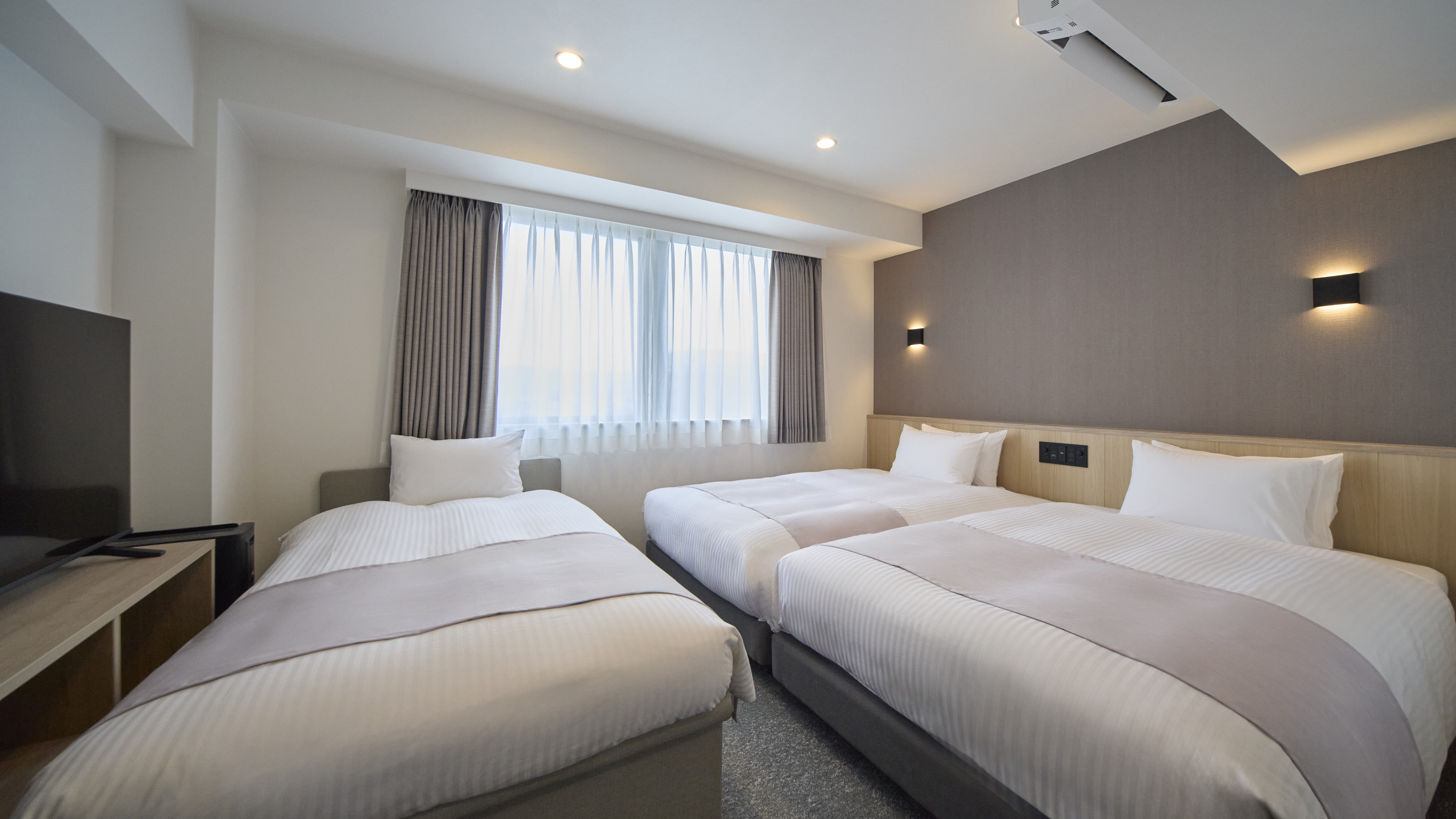 ◇禁煙◇トリプルルーム【高層階】｜20㎡｜シモンズ製ベッド幅120㎝×2台・エキストラベッド1台