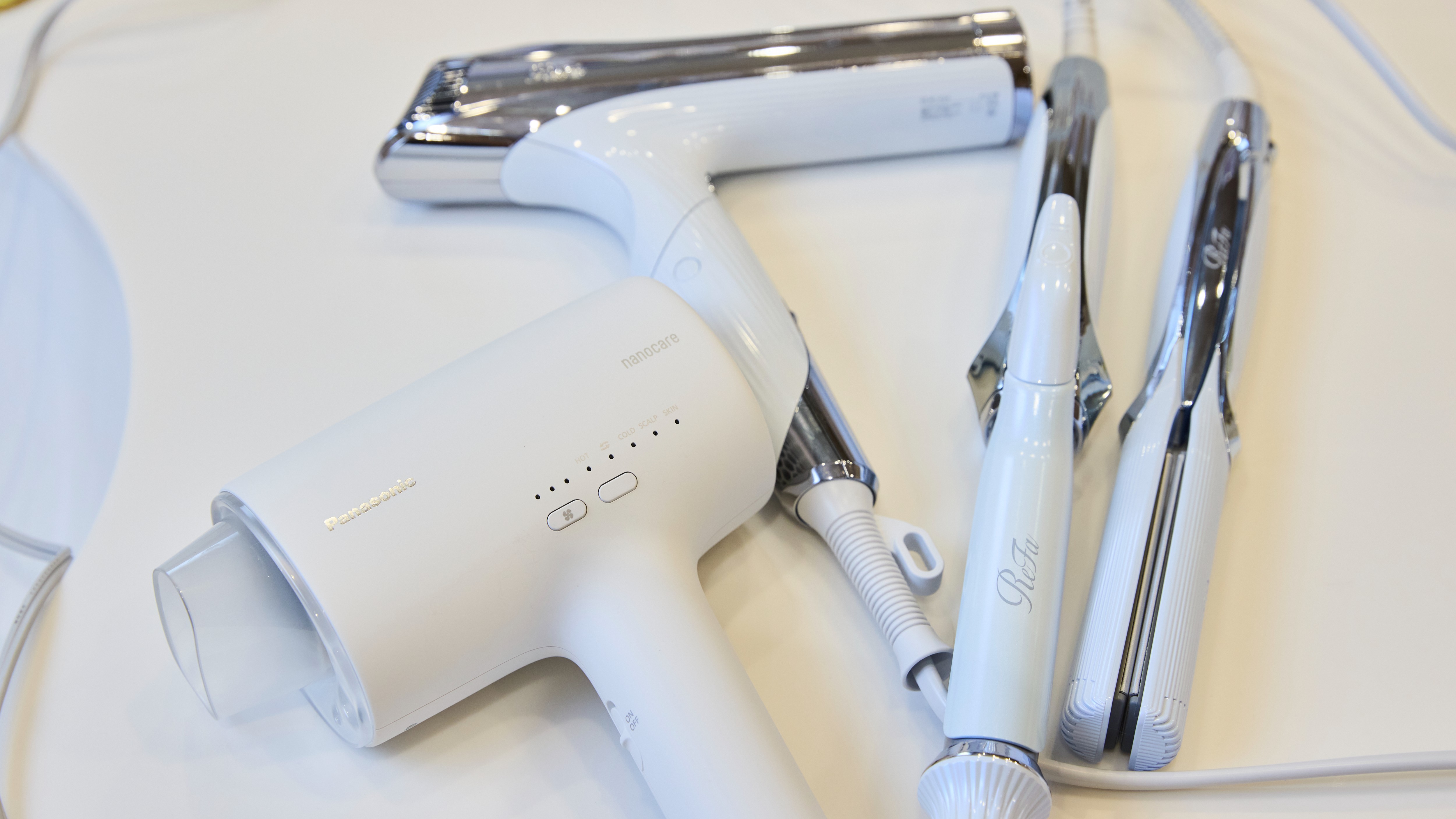 ドライヤー：ReFa、Panasonicナノケア（女性はストレート、カールアイロンも設置）