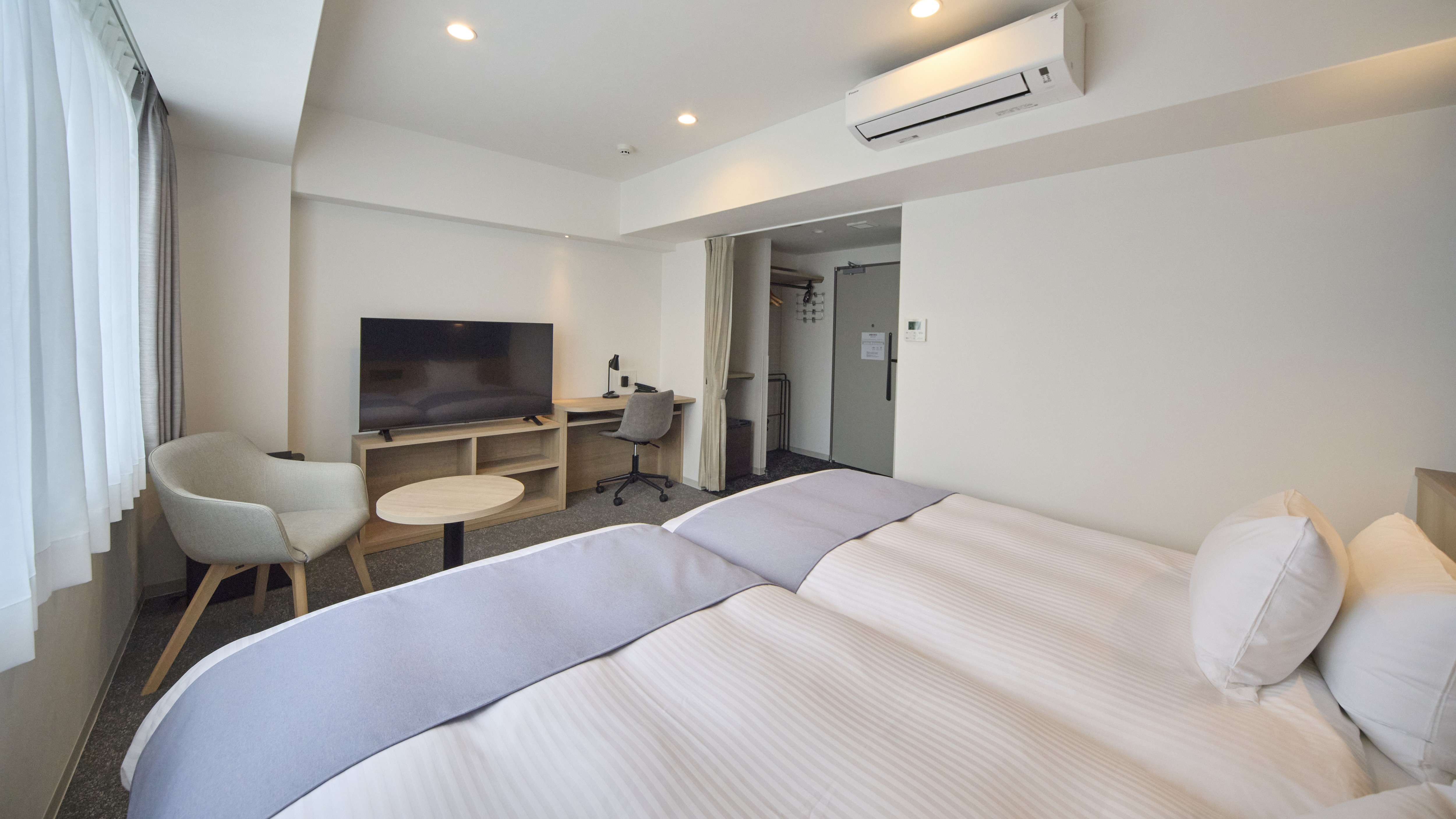 ◇禁煙◇ツインルーム｜20㎡｜シモンズ製ベッド幅120㎝×2台