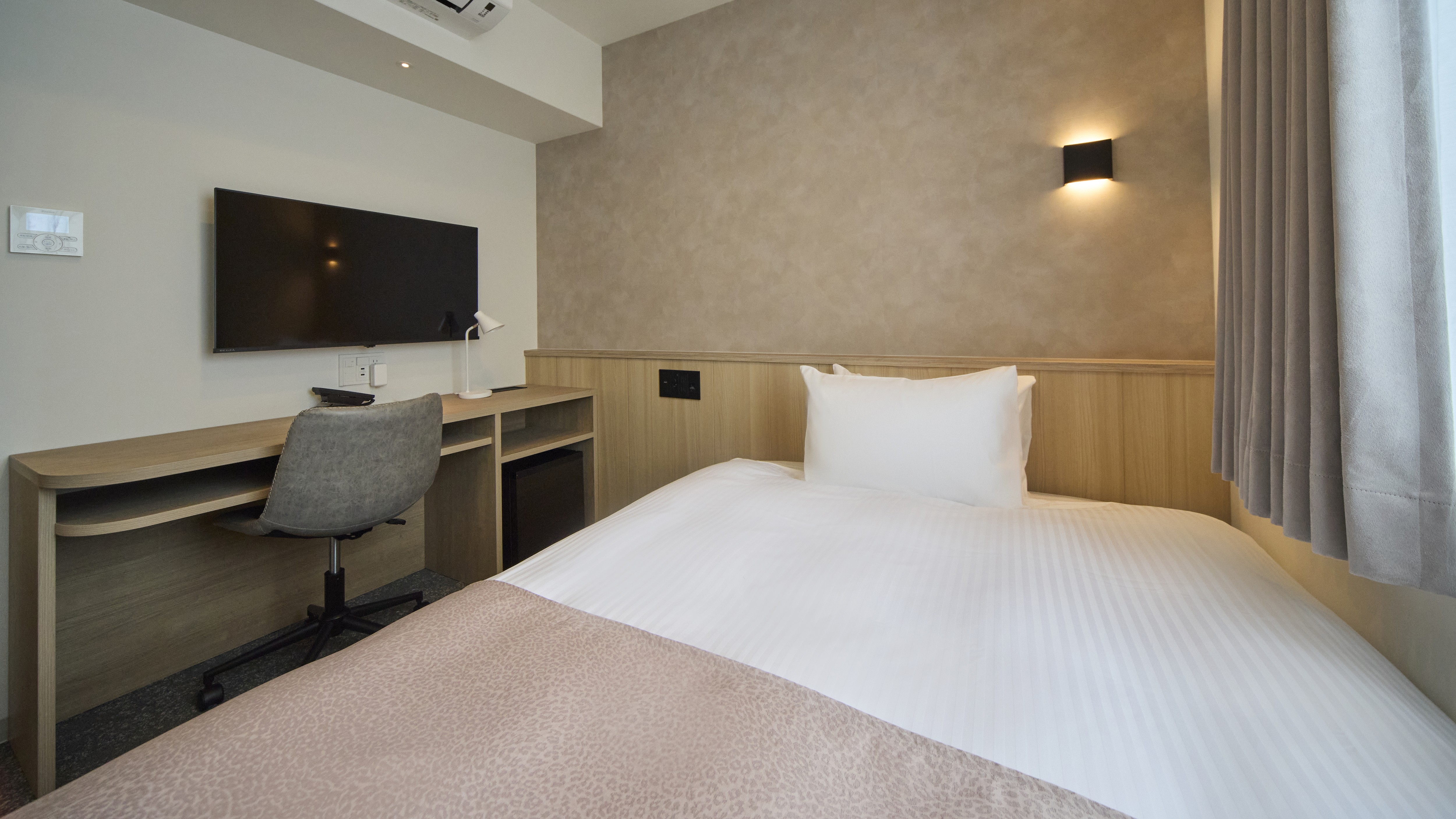 ◇禁煙◇レディースダブルルーム｜13㎡｜シモンズ製ベッド幅140㎝