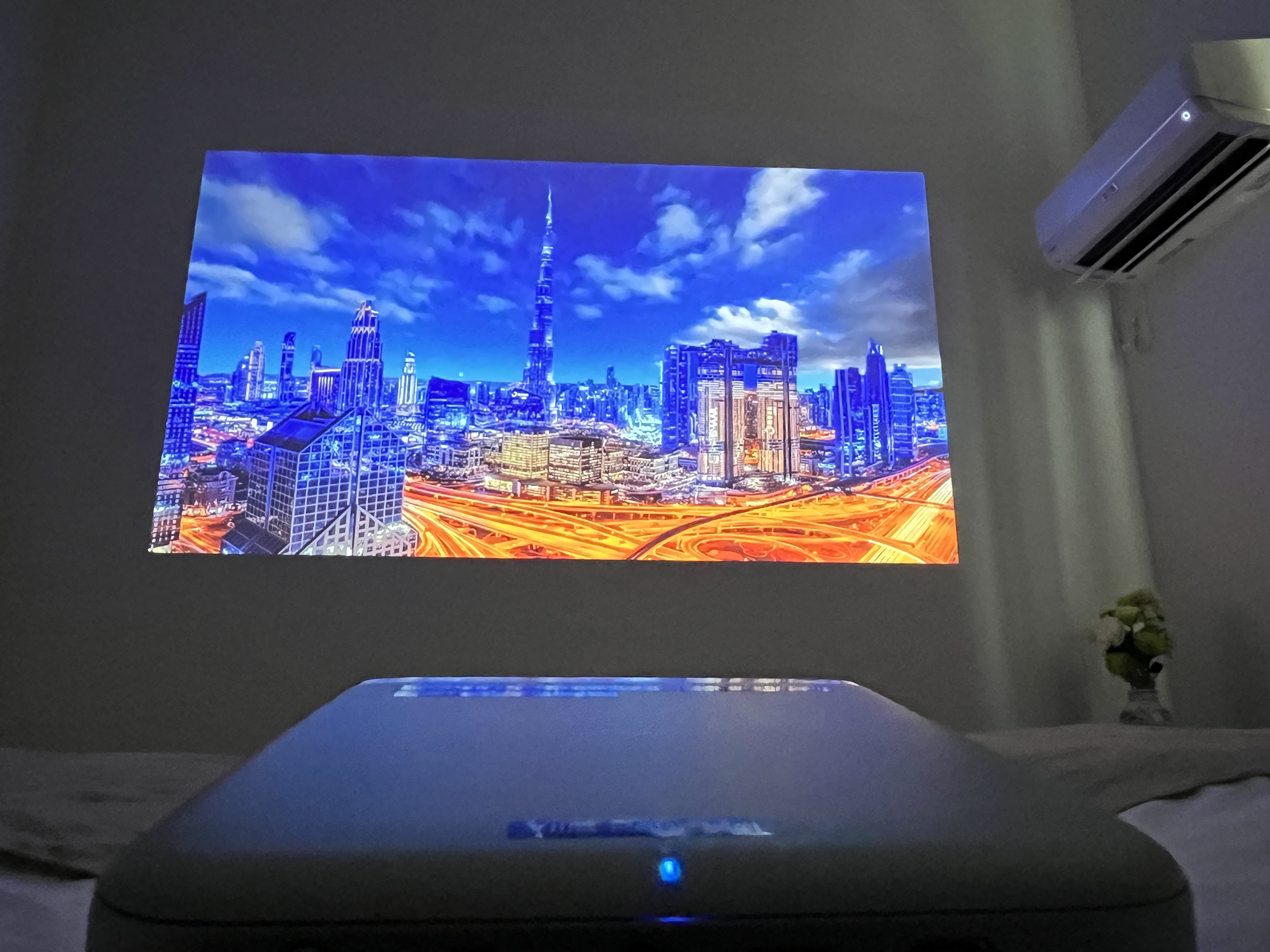 プロジェクター