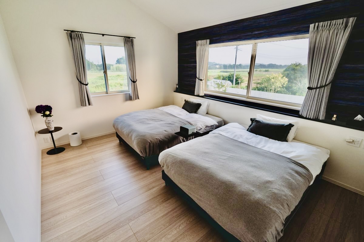 洋室2 ダブルベッド2台