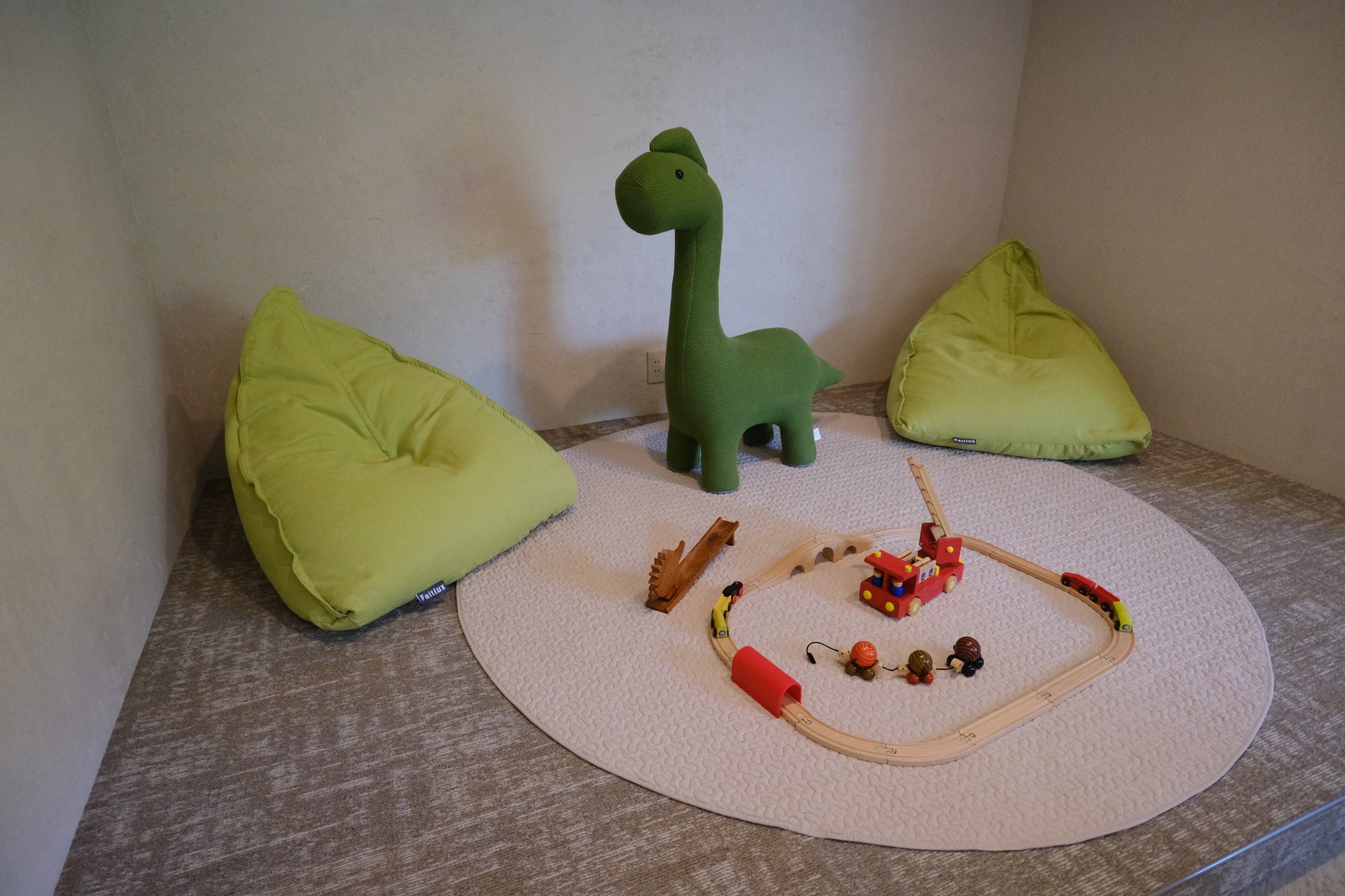 お子様用のおもちゃをご用意したいます。フロントまでご予約ください