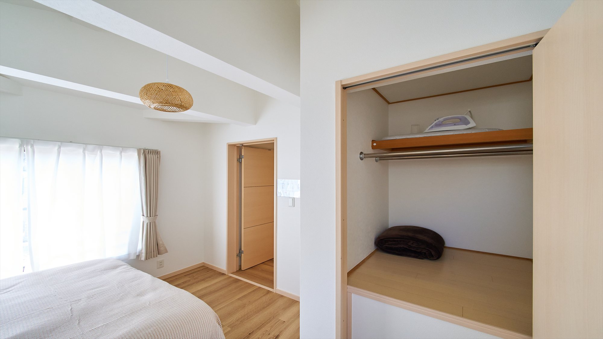 寝室④：ダブルベッド1台