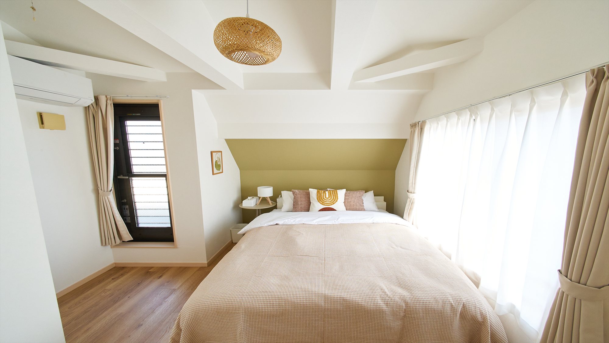 寝室④：ダブルベッド1台