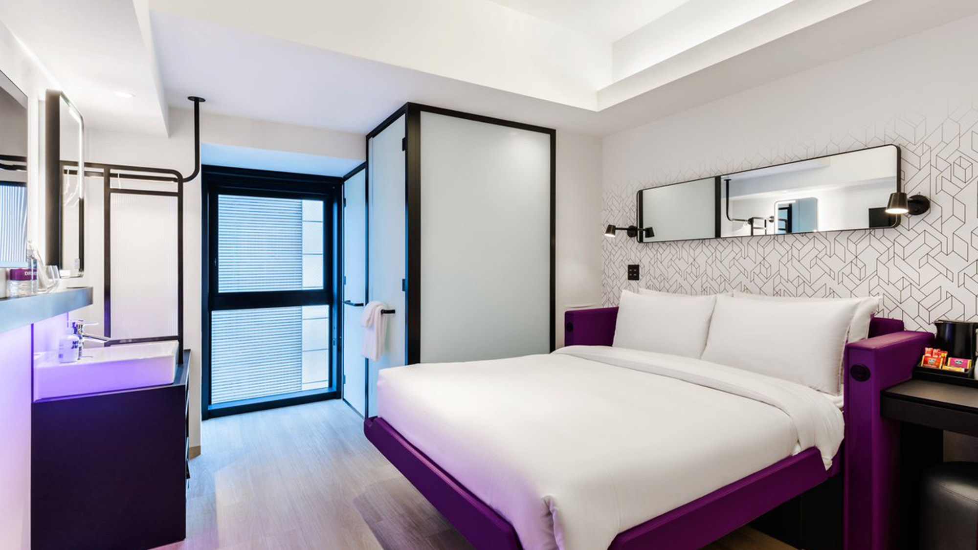 【クイーンルーム】SmartBedやレインシャワー付き、快適な都市型ステイに最適です♪