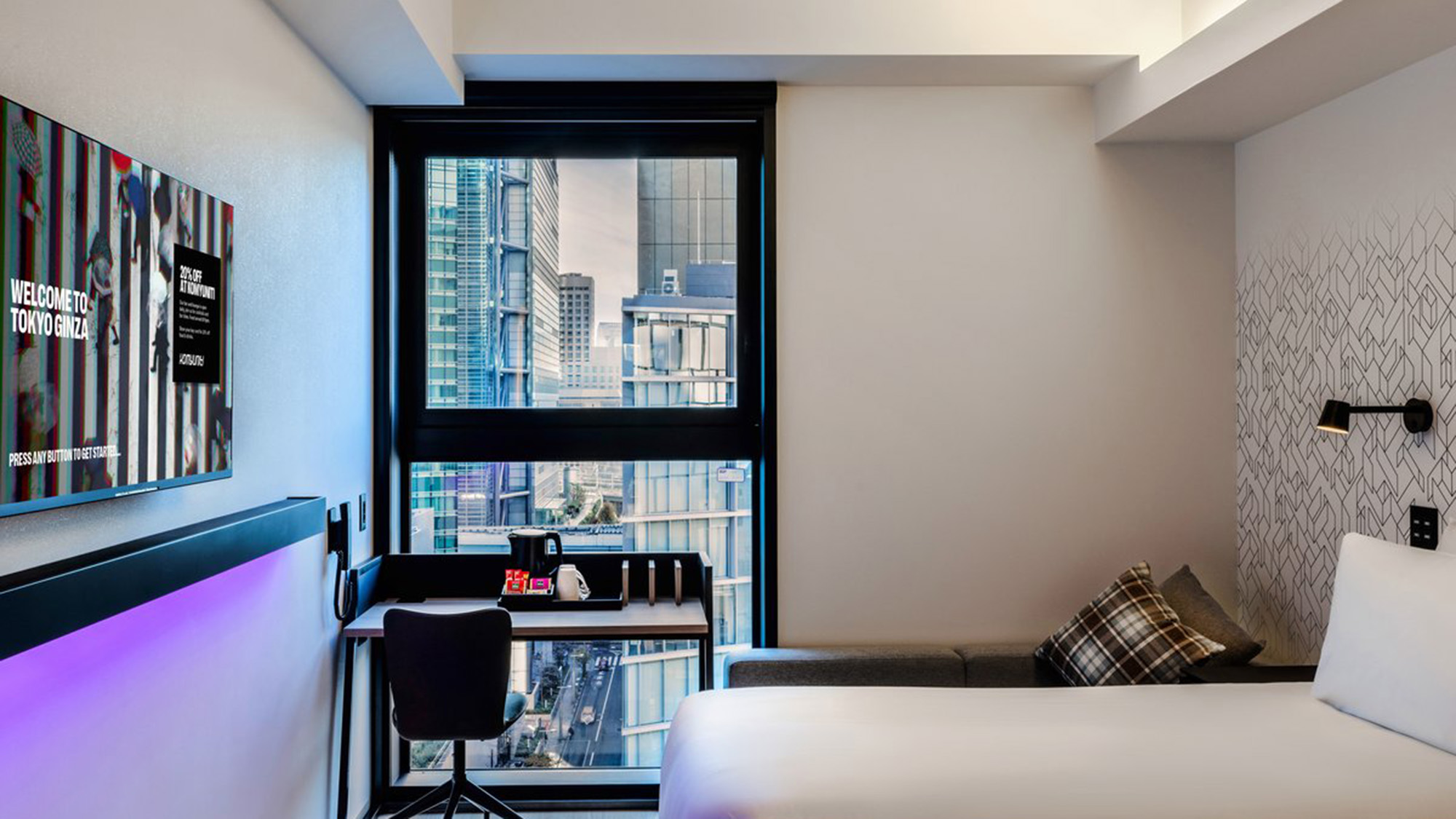 【ファーストクラスツイン】YOTELの要素が詰まった、ゆとりあるファーストクラスルーム。