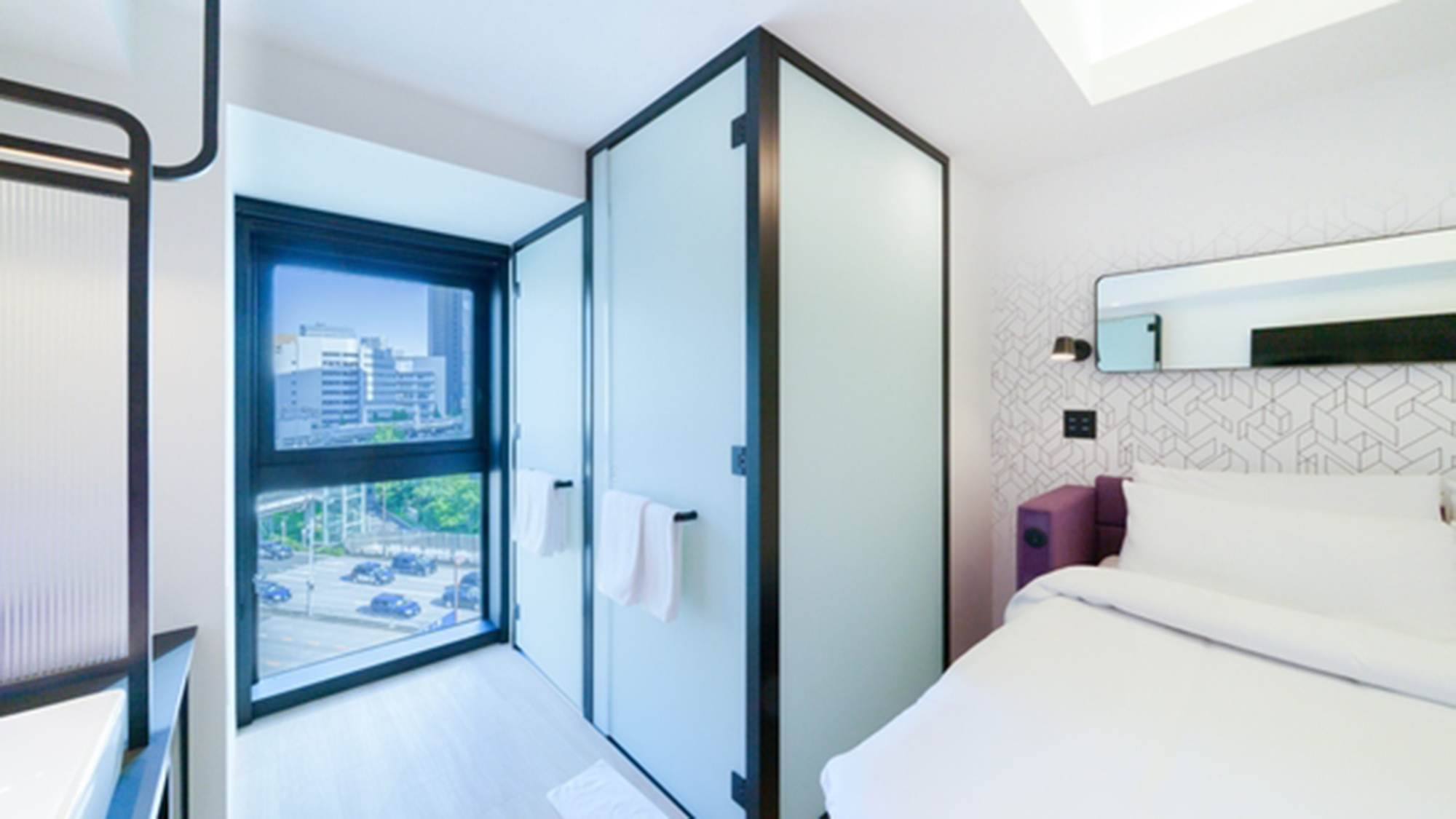 【プレミアムクイーン】2名様までご利用いただける、スタイリッシュで機能的なコンパクト空間。