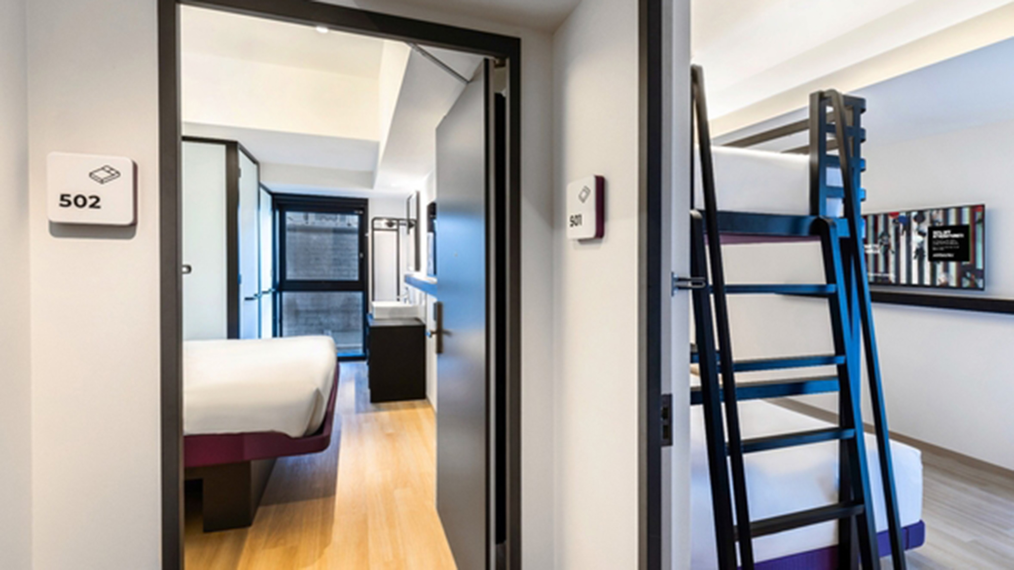 【ファミリースイート】専用廊下で2部屋がつながる、家族や友人に最適なスイート。