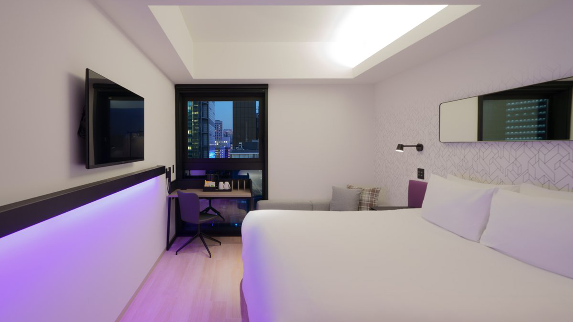 【ファーストクラスキング】YOTELの要素が詰まった、ゆとりあるファーストクラスルーム。