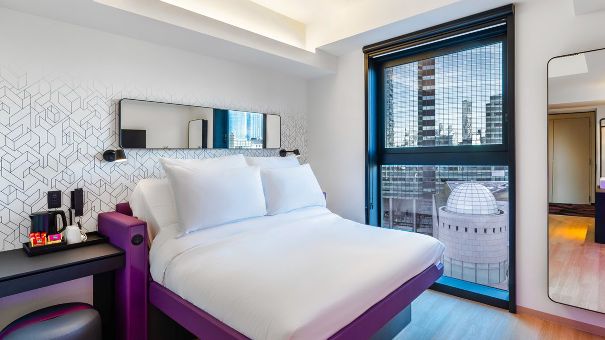 【プレミアムプラス】上層階または建物前方に位置し、銀座の景色が楽しめる開放的なお部屋です。