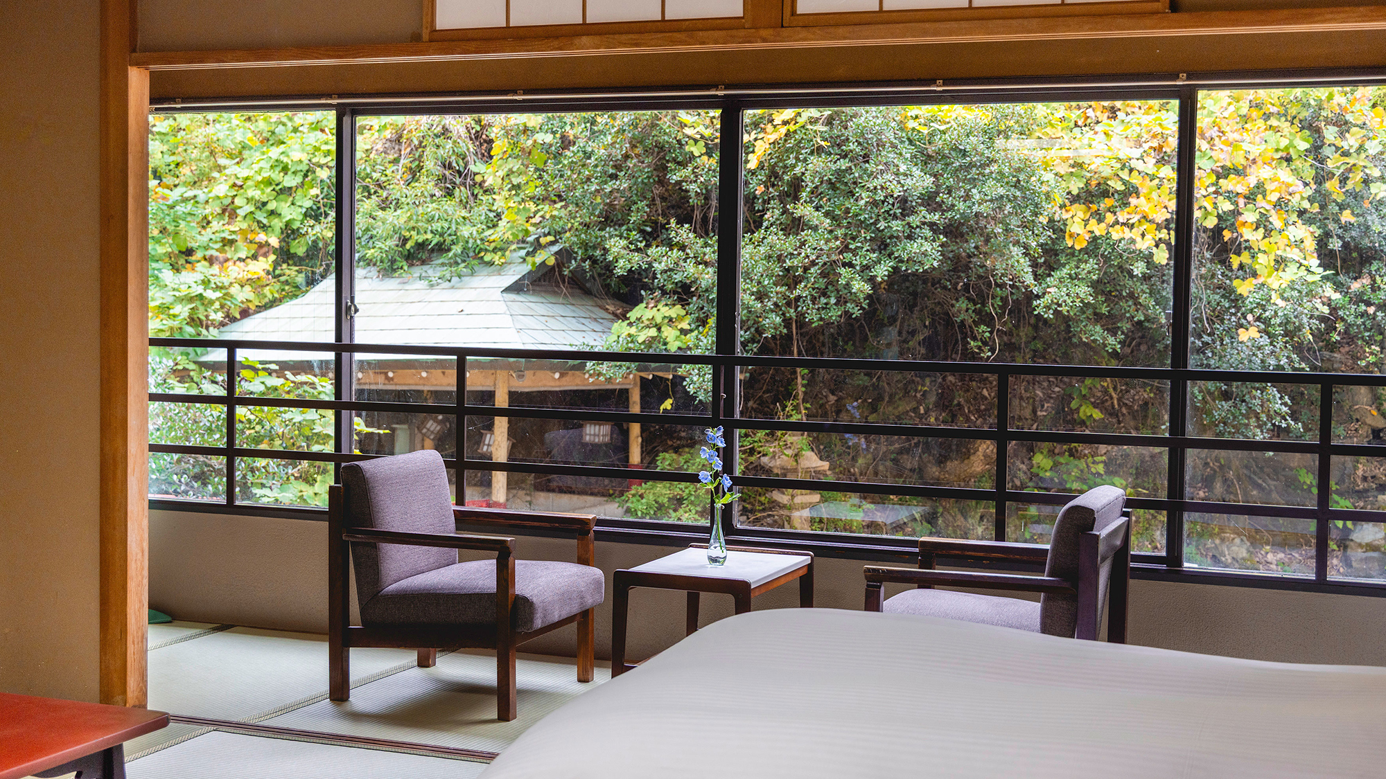 【和洋ツイン】やさしい緑の中庭を望む、癒しの和空間