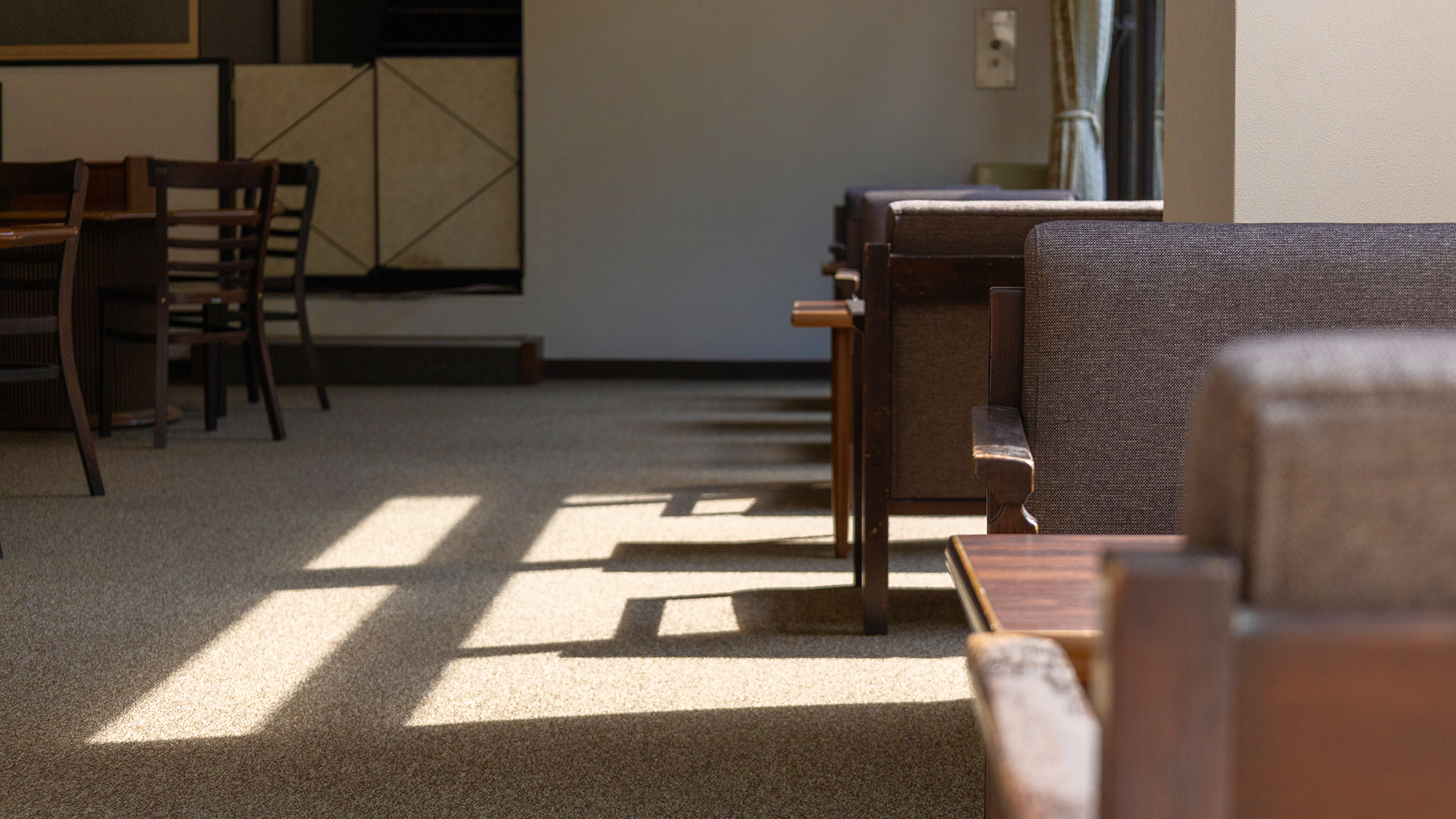 【ロビー】コーヒーを片手に、ゆったりお過ごしください。