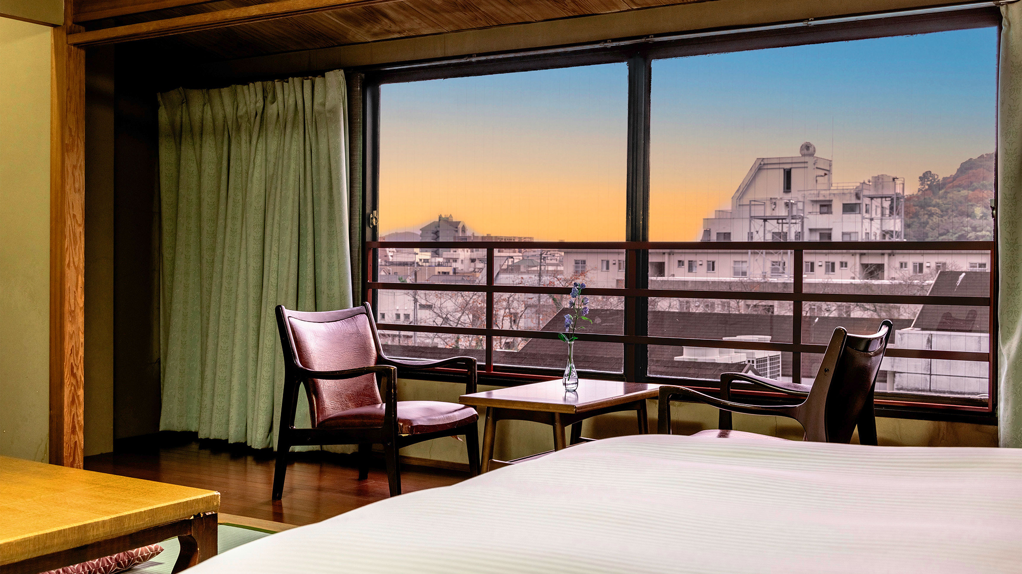 【和洋ダブル】徳島の街並みを臨む大きな窓 