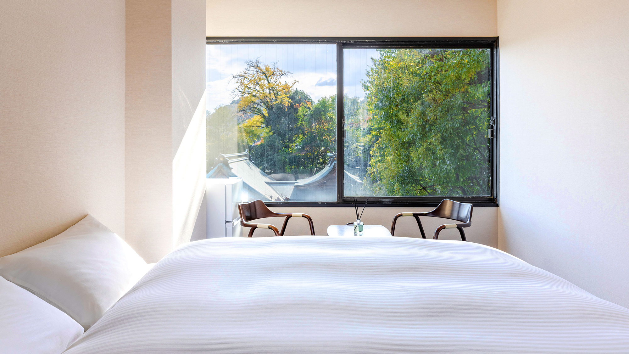 【コンパクトダブル】フランス社製広々クイーンベッド