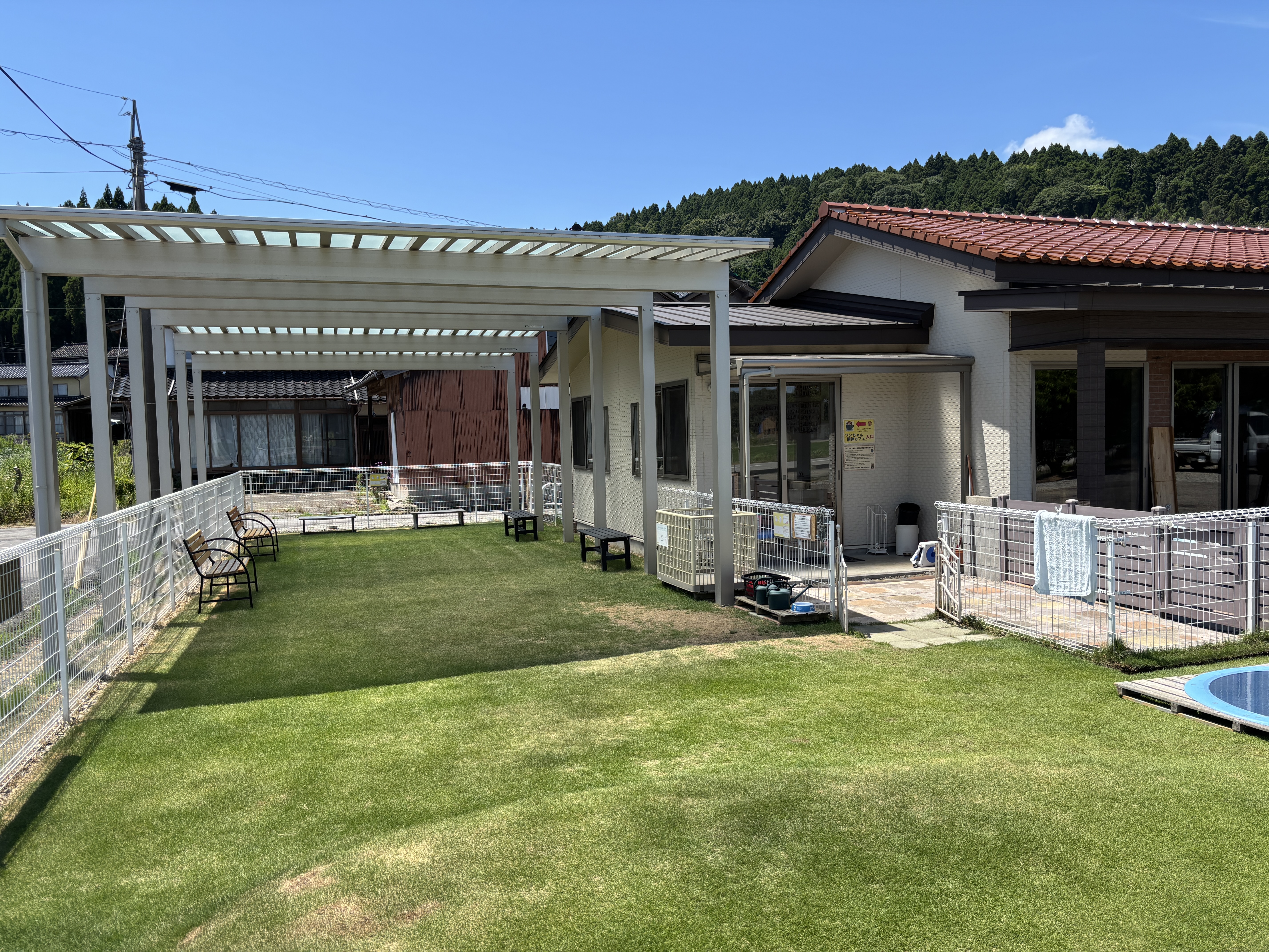 屋根付きドッグラン1