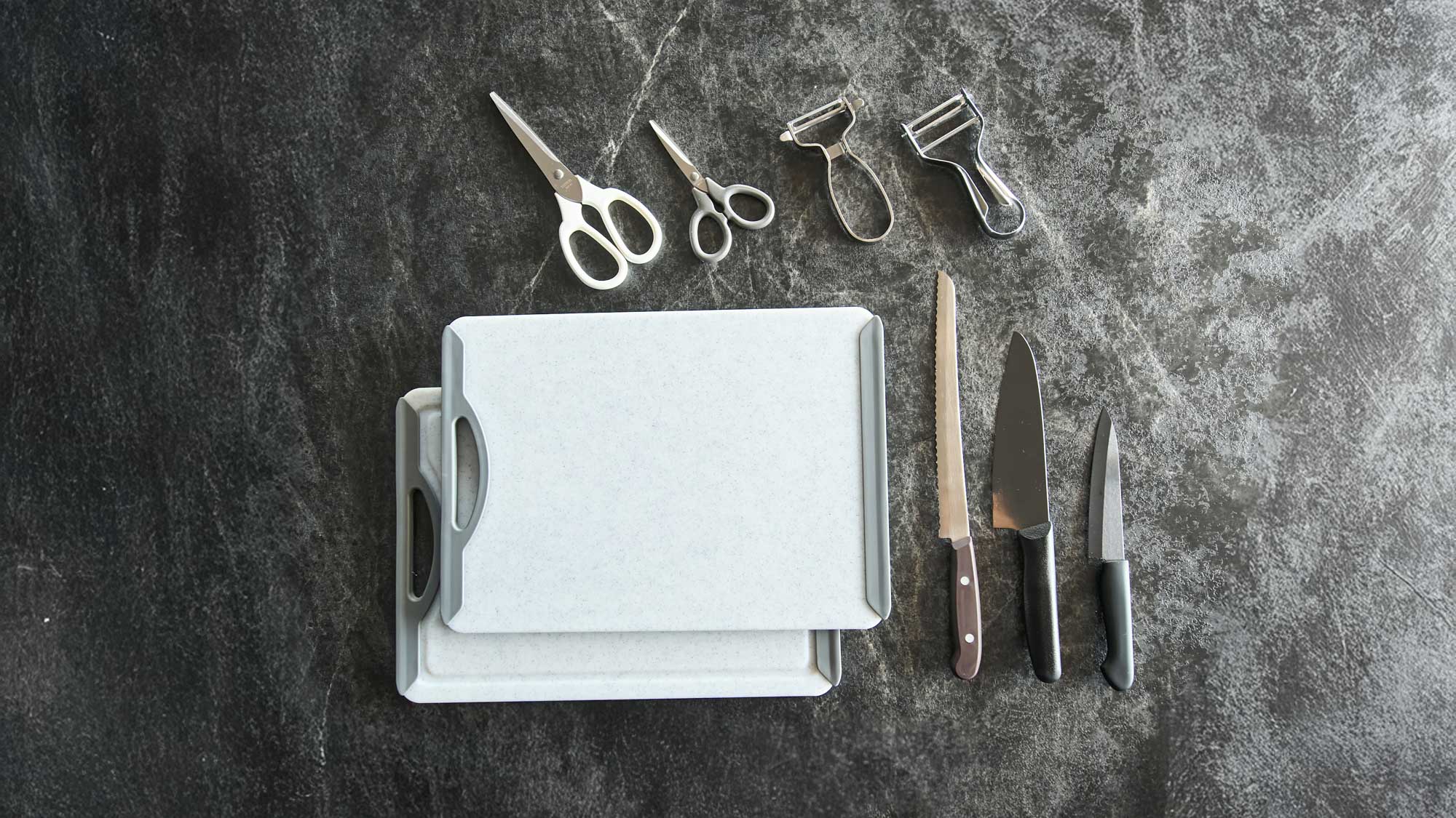 キッチン備品：まな板・包丁など