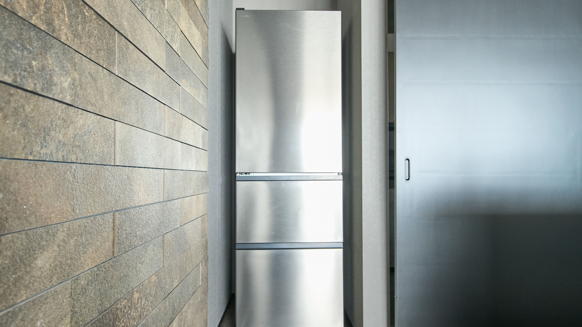 キッチン：冷蔵庫