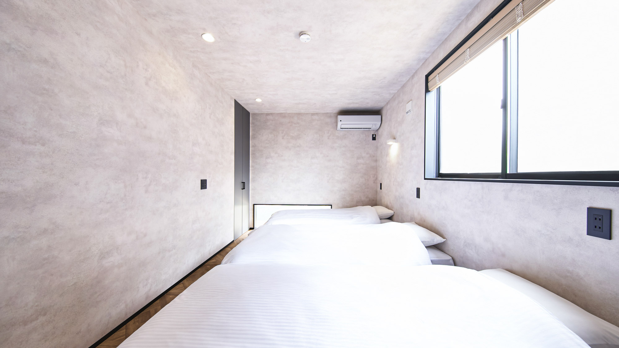 寝室2：シングル3台