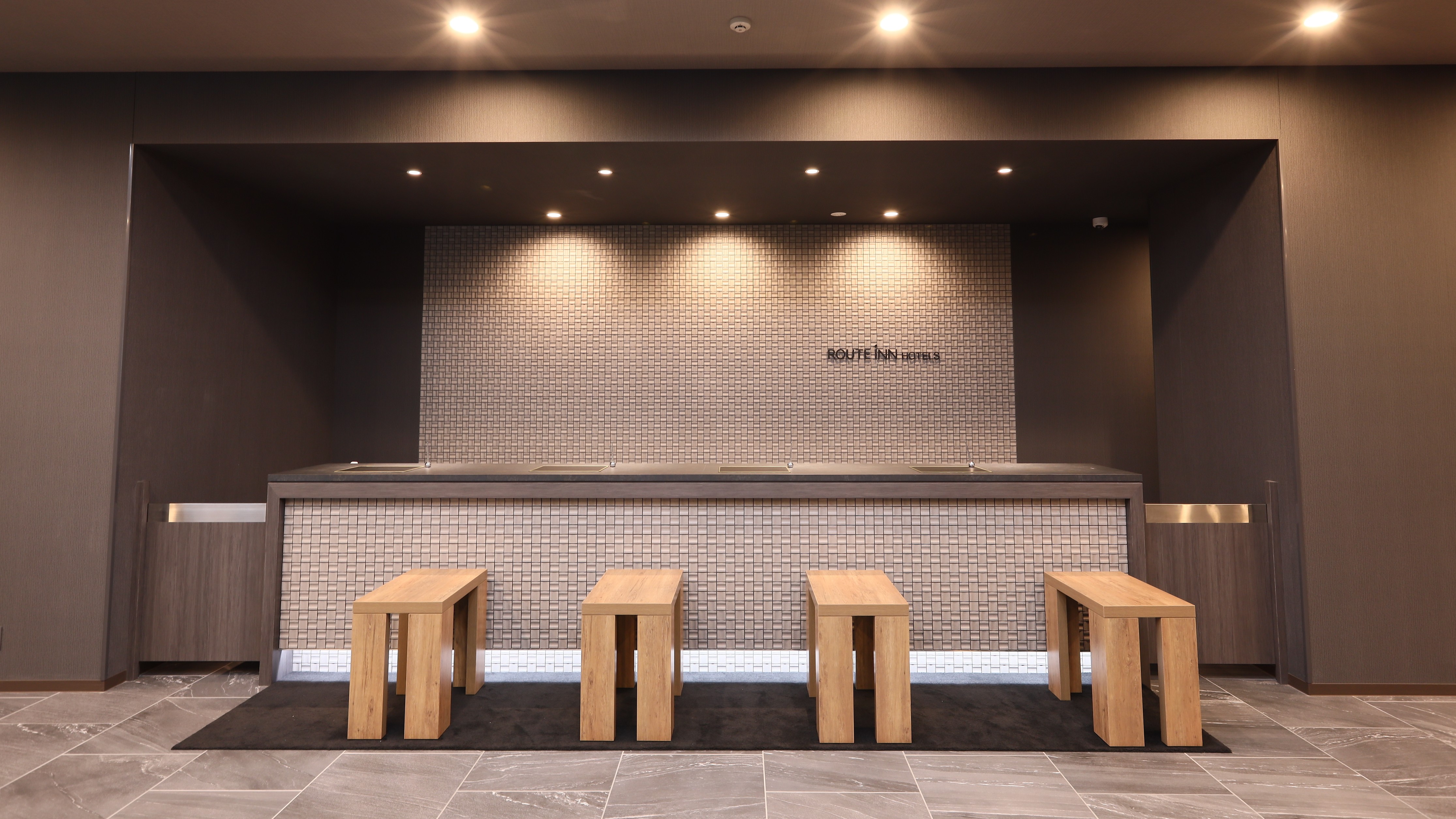 フロントカウンター