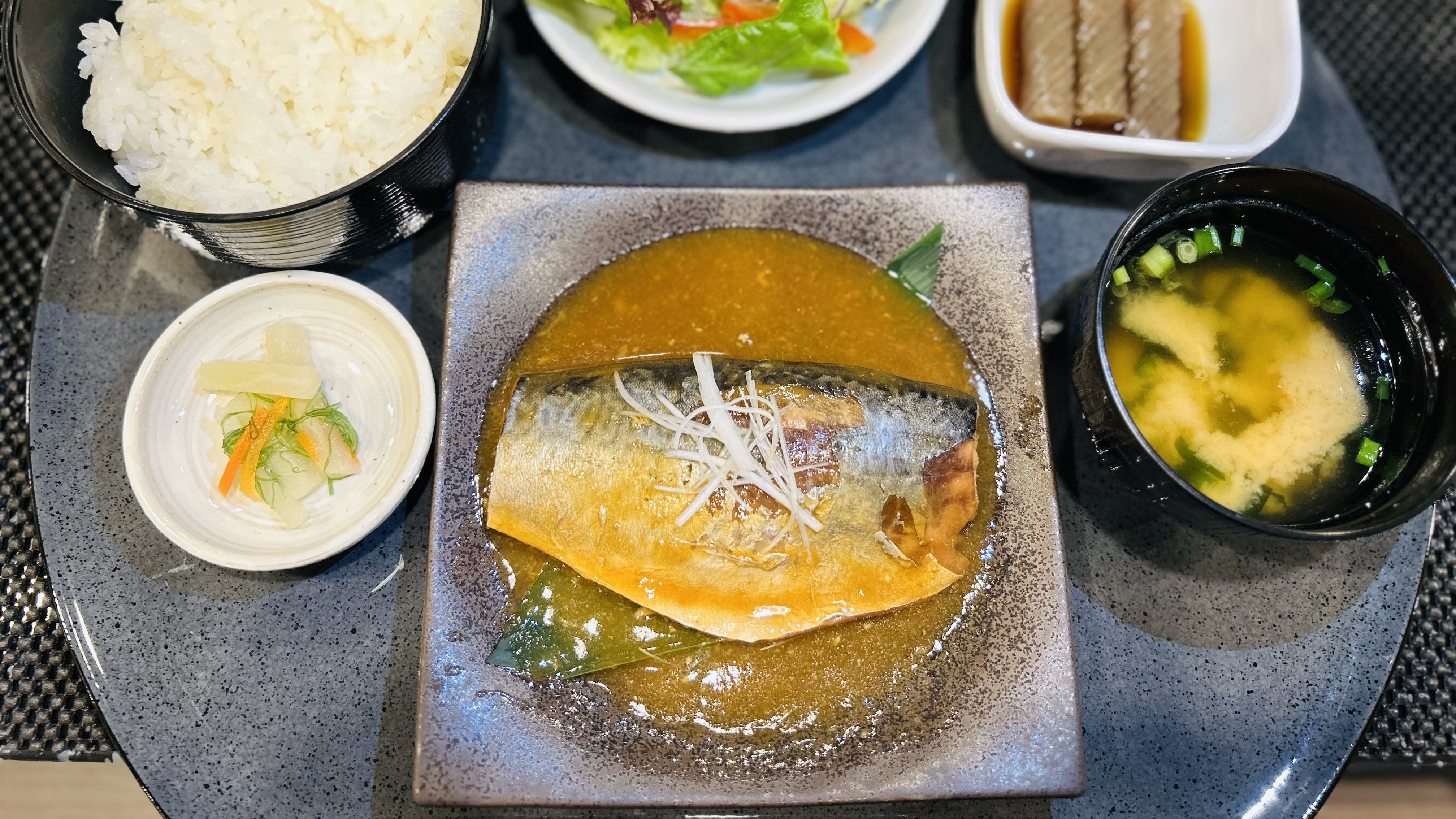 夕食～選べる定食メニュー　【サバの味噌煮】