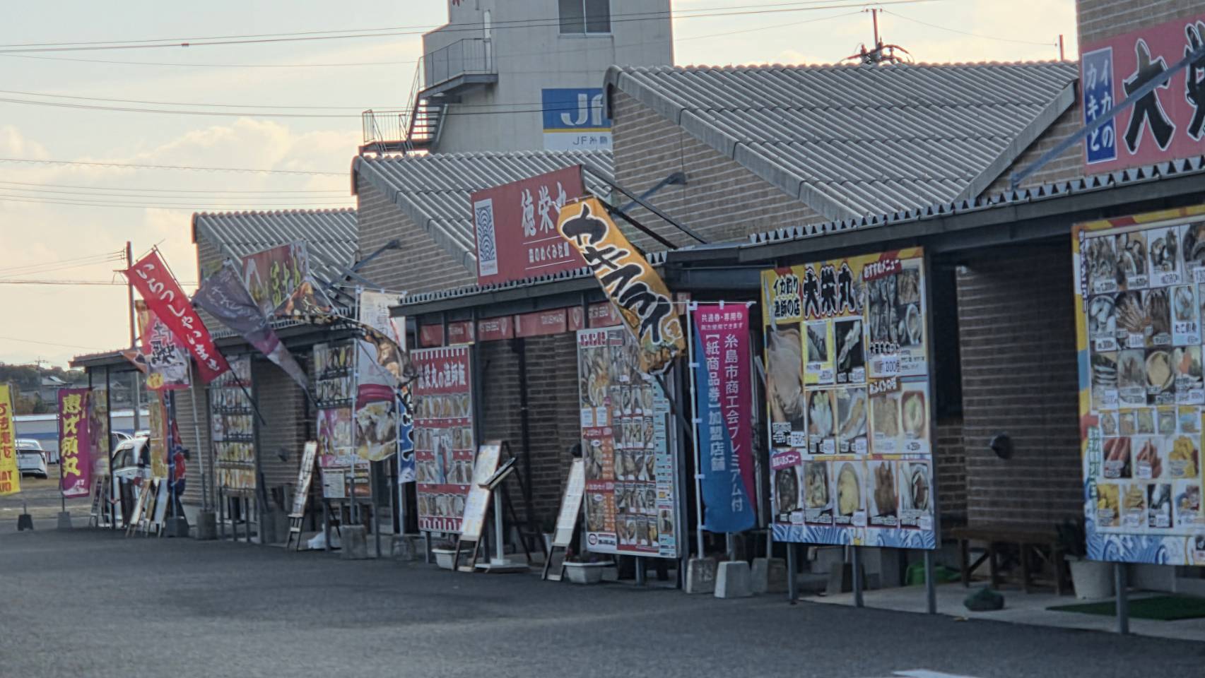 今が旬新鮮な大粒の牡蠣　岐志牡蠣小屋まで車で25分