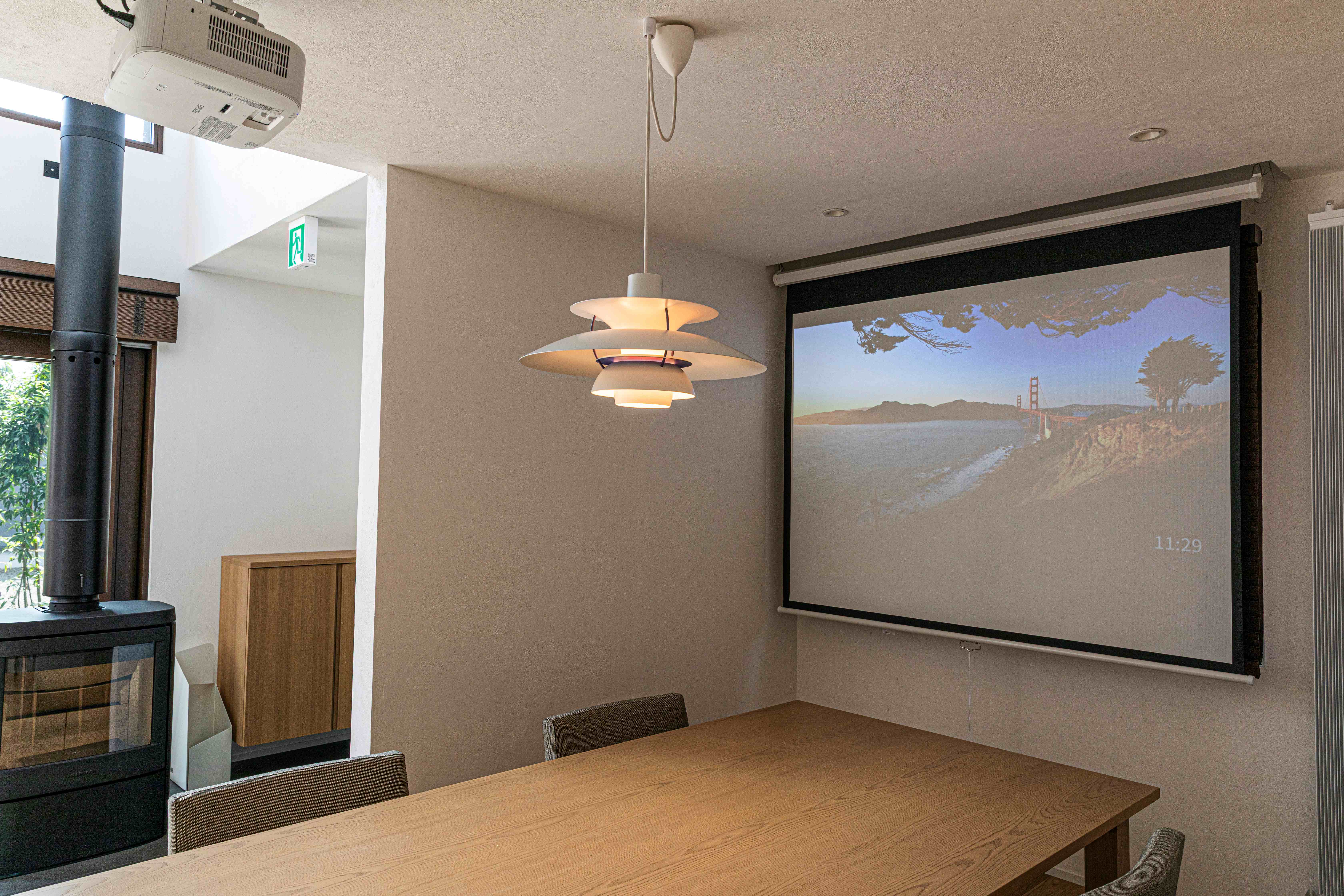 D棟プロジェクター