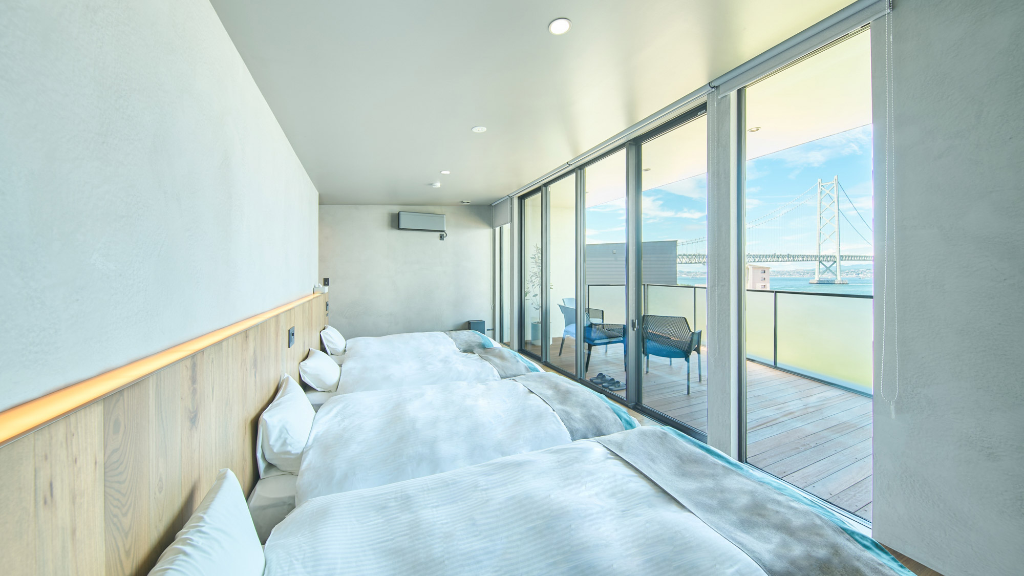 【villa2】寝室：シングルベッド4台